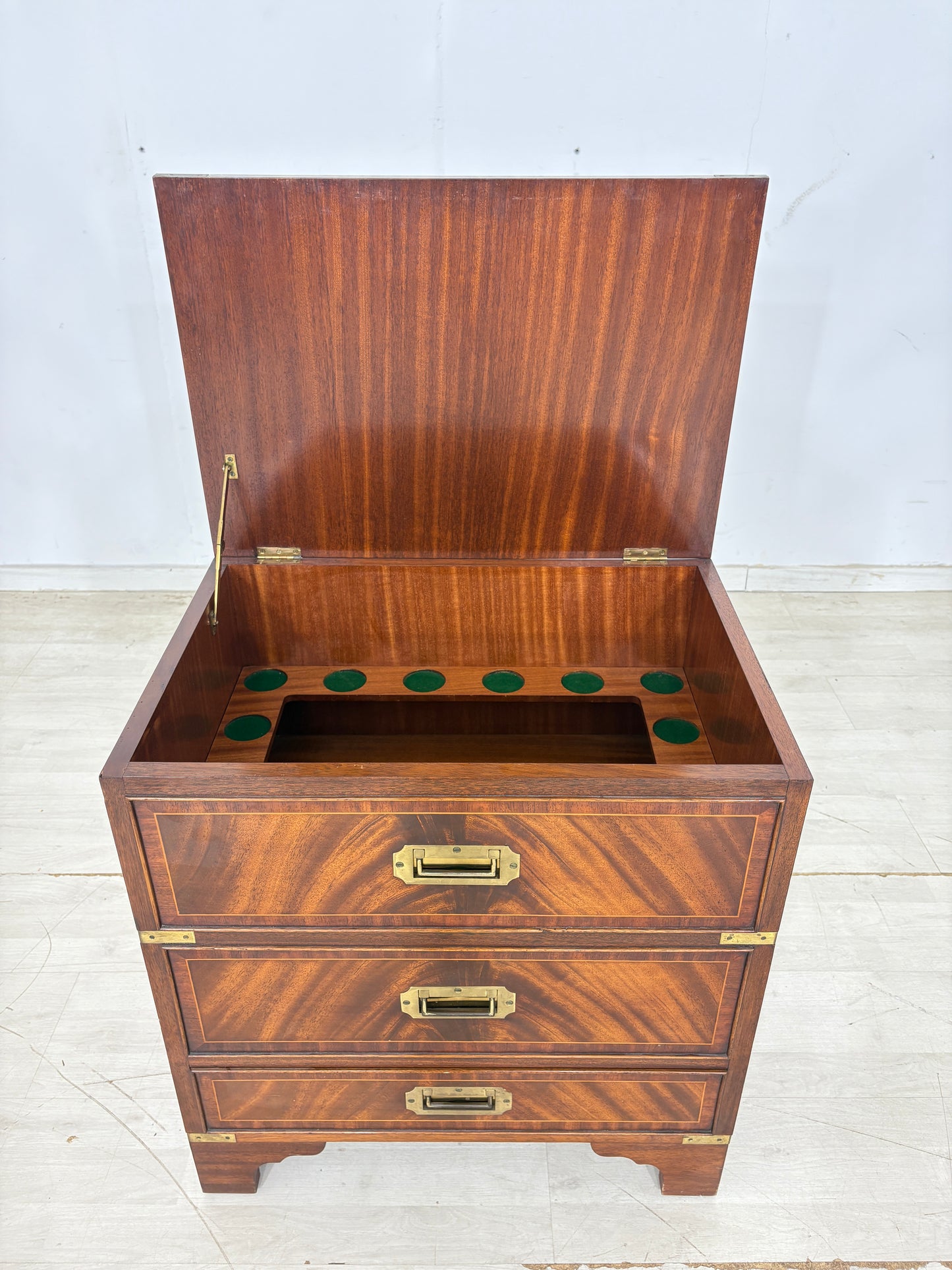 English Kolinalstil-Kommode / Barschrank / Anrichte-Mahagoni / Minibar