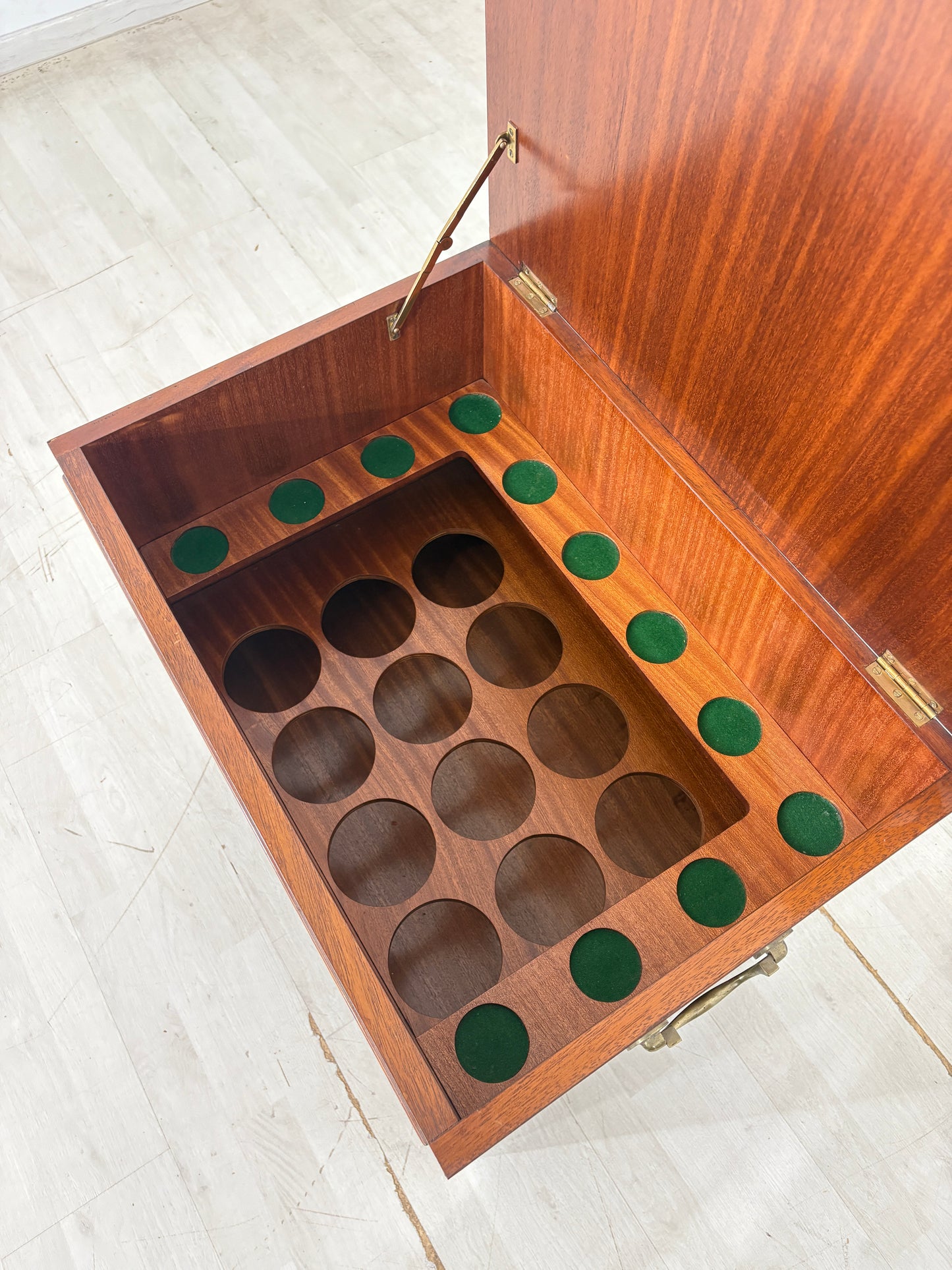 English Kolinalstil-Kommode / Barschrank / Anrichte-Mahagoni / Minibar