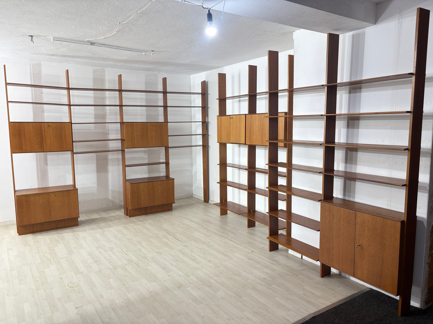 Modulares Mid-Century Wandregal von interna-Peter Pedrides / Teak-Regalsystem 60er Jahre