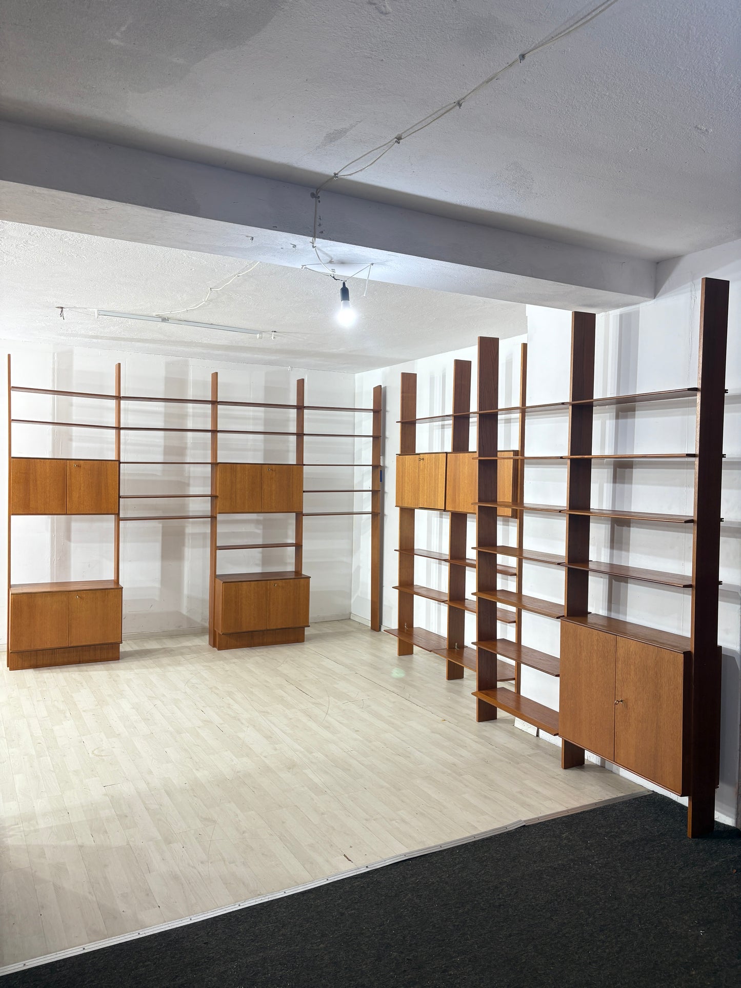 Modulares Mid-Century Wandregal von interna-Peter Pedrides / Teak-Regalsystem 60er Jahre