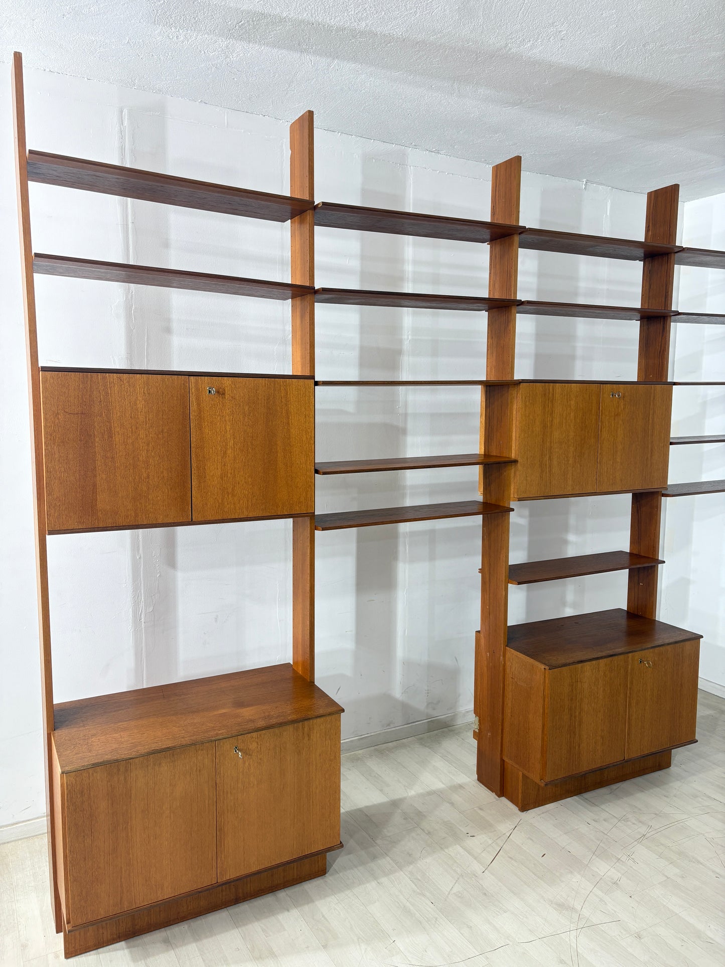 Modulares Mid-Century Wandregal von interna-Peter Pedrides / Teak-Regalsystem 60er Jahre
