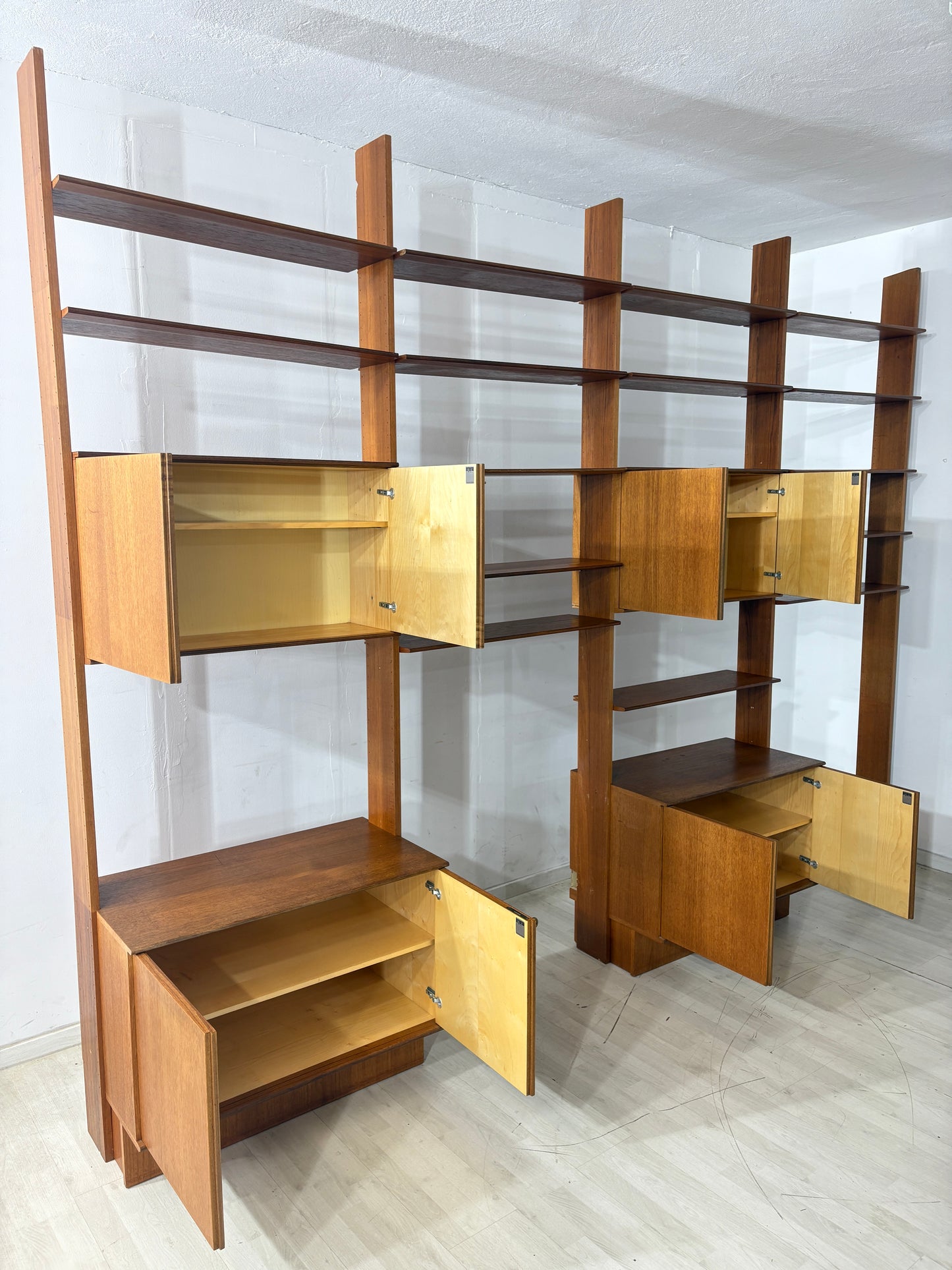 Modulares Mid-Century Wandregal von interna-Peter Pedrides / Teak-Regalsystem 60er Jahre