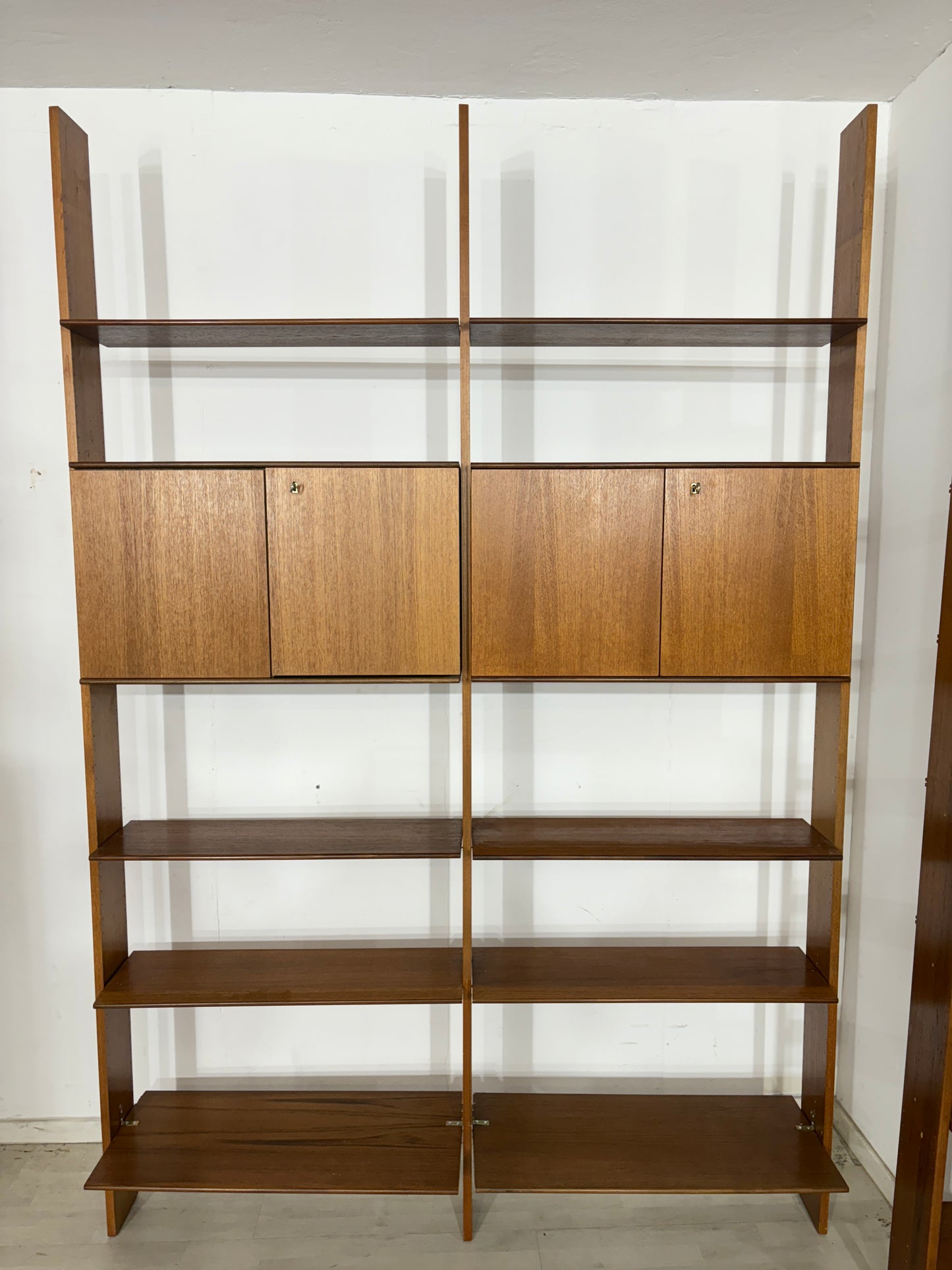 Modulares Mid-Century Wandregal von interna-Peter Pedrides / Teak-Regalsystem 60er Jahre