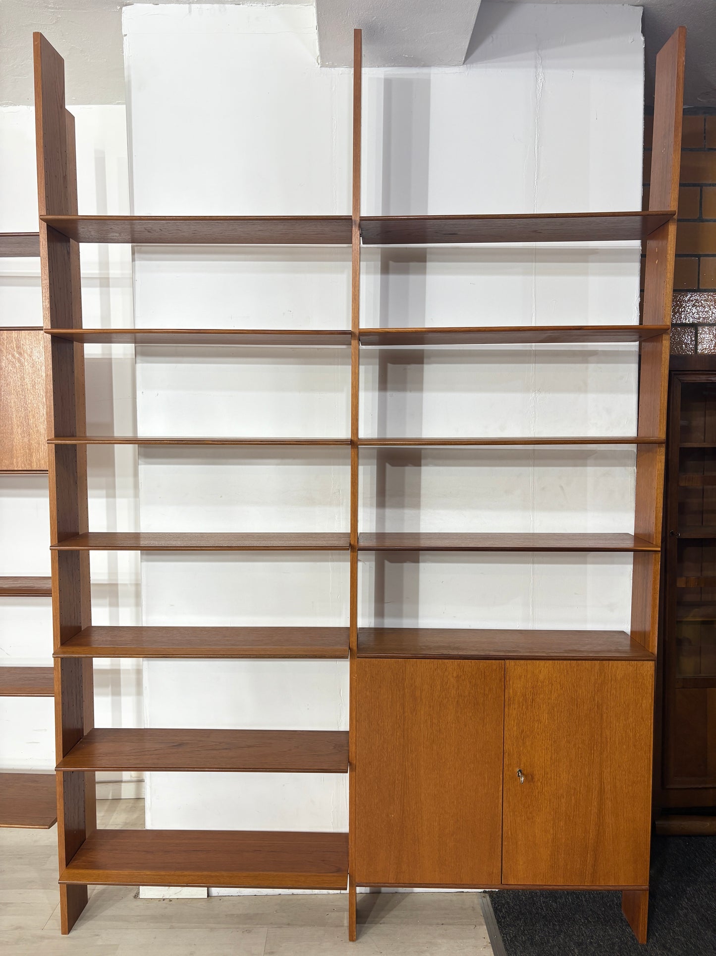 Modulares Mid-Century Wandregal von interna-Peter Pedrides / Teak-Regalsystem 60er Jahre