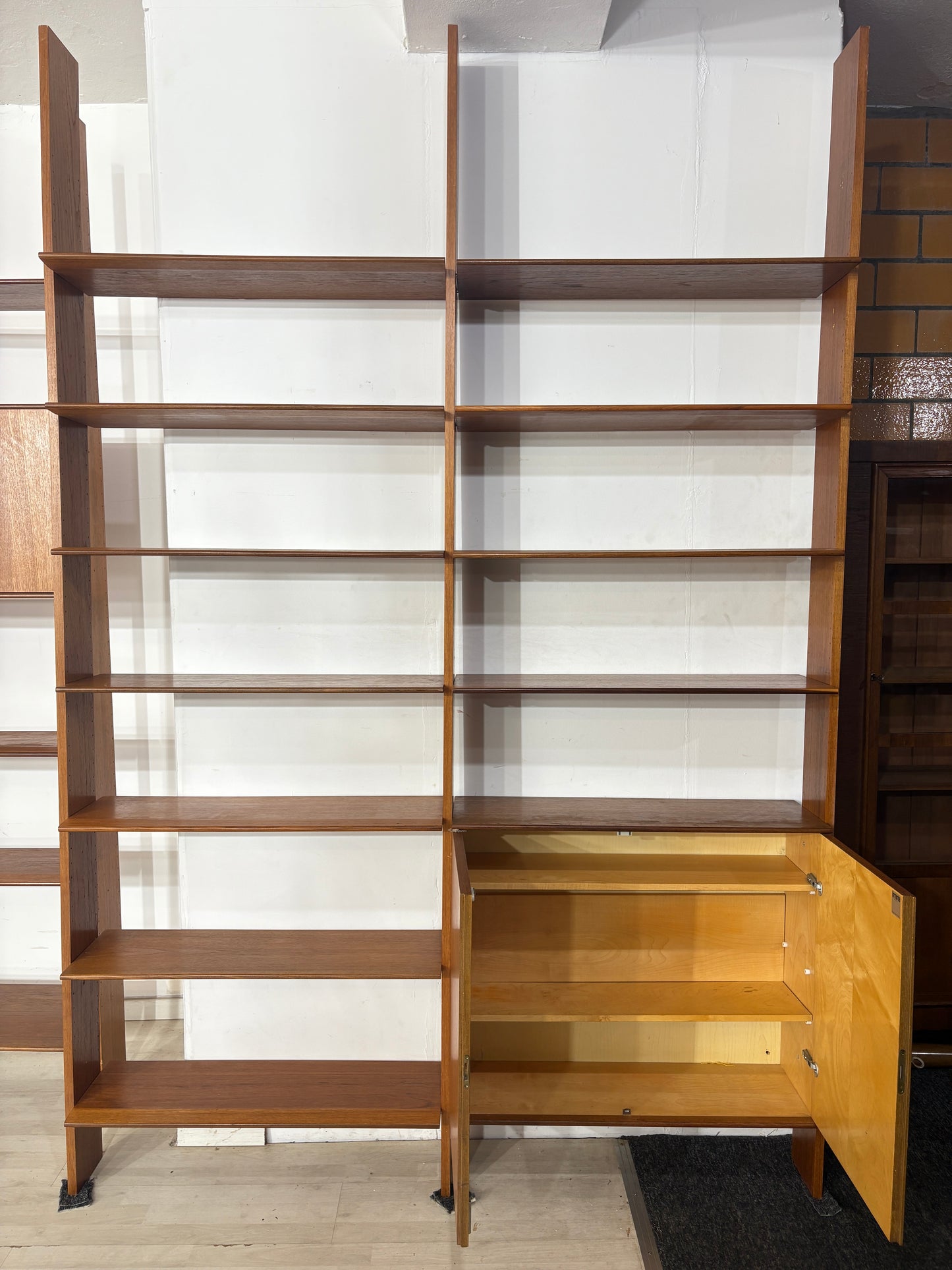 Modulares Mid-Century Wandregal von interna-Peter Pedrides / Teak-Regalsystem 60er Jahre