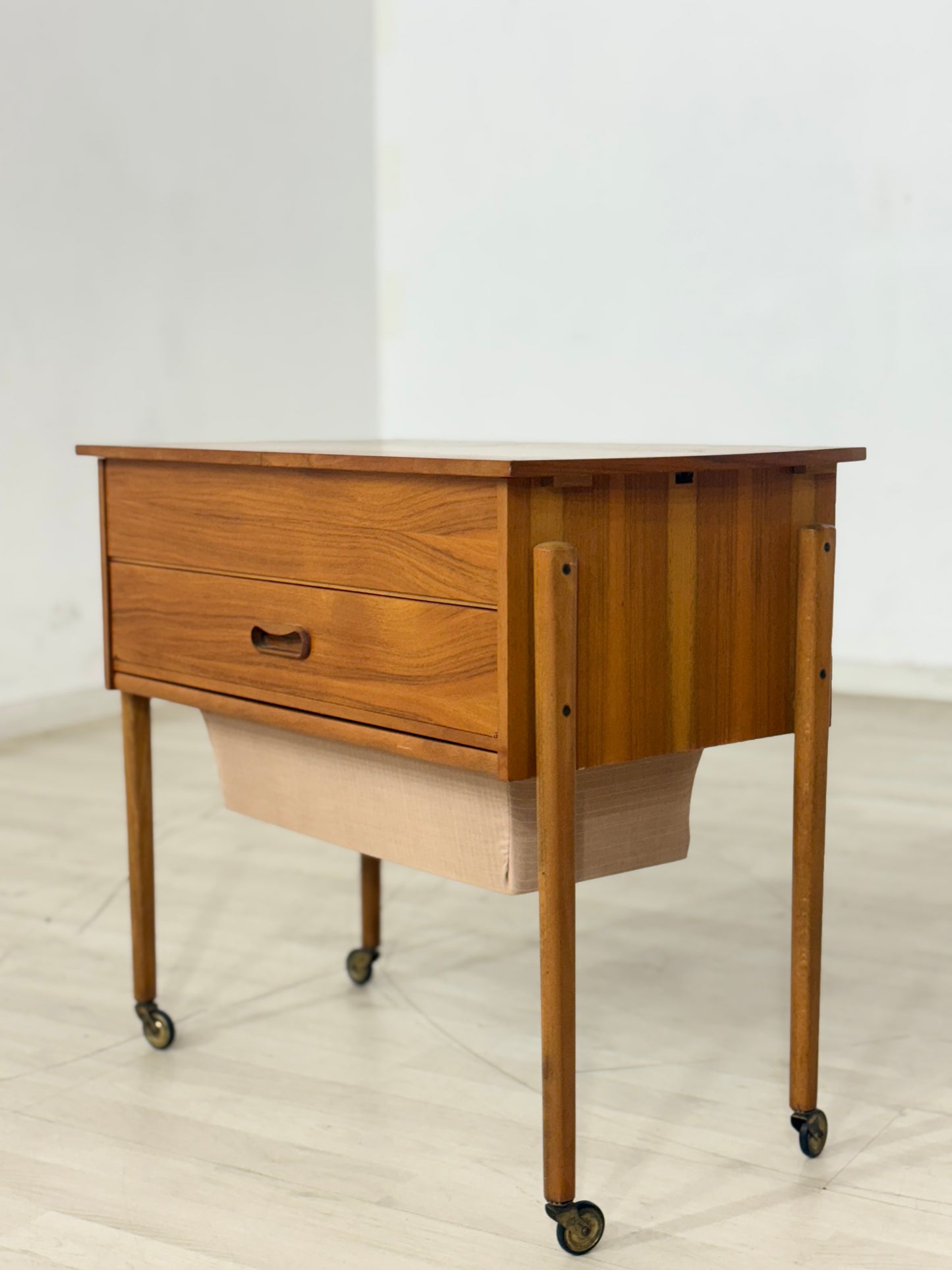 Vintage Teak Nähtisch Nähschrank Kommode Beistelltisch Danish Design