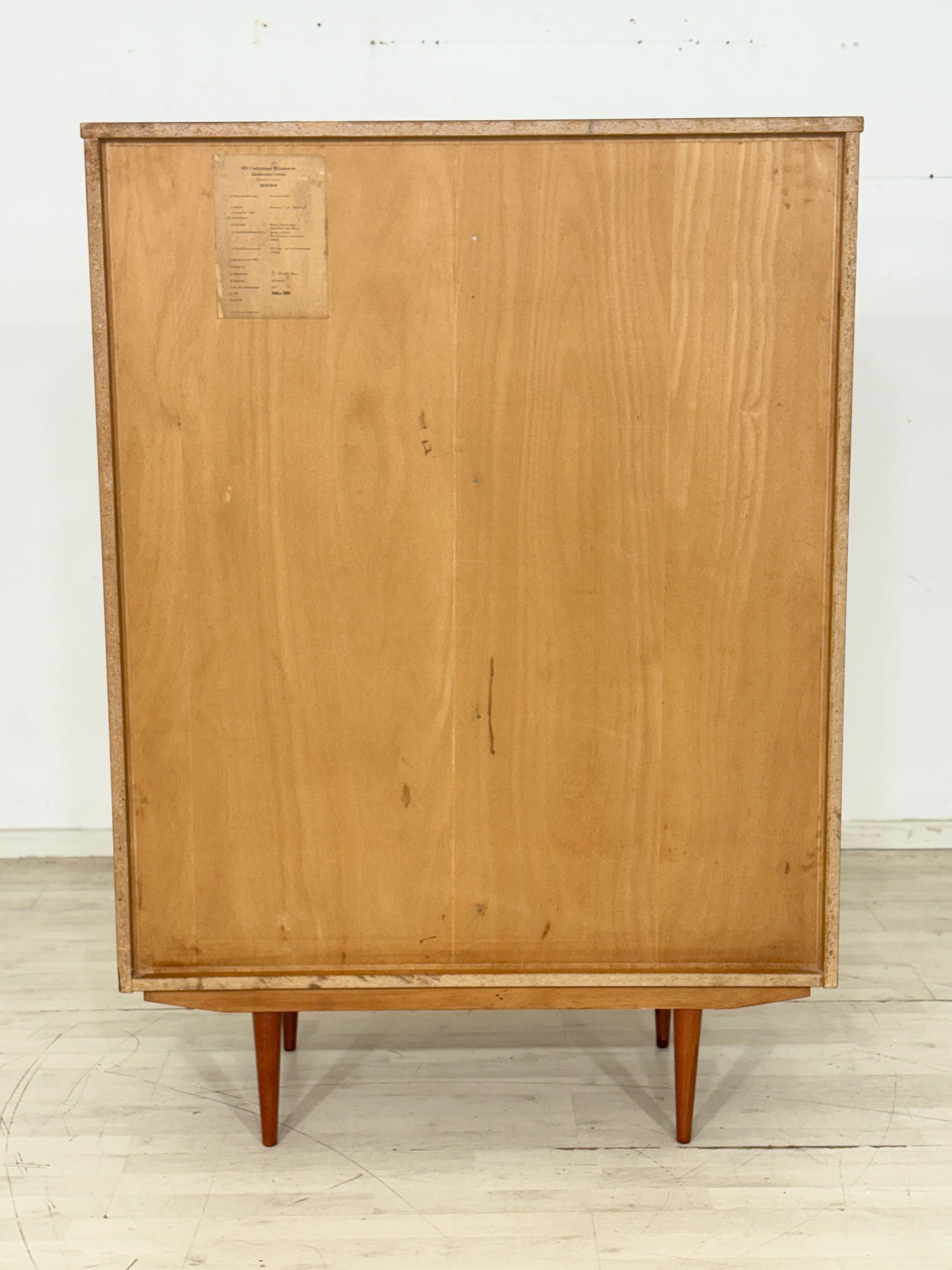 Stilvoller Mid-Century Kleiderschrank / 60er Jahre Wäscheschrank / Vintage Kleiderschrank
