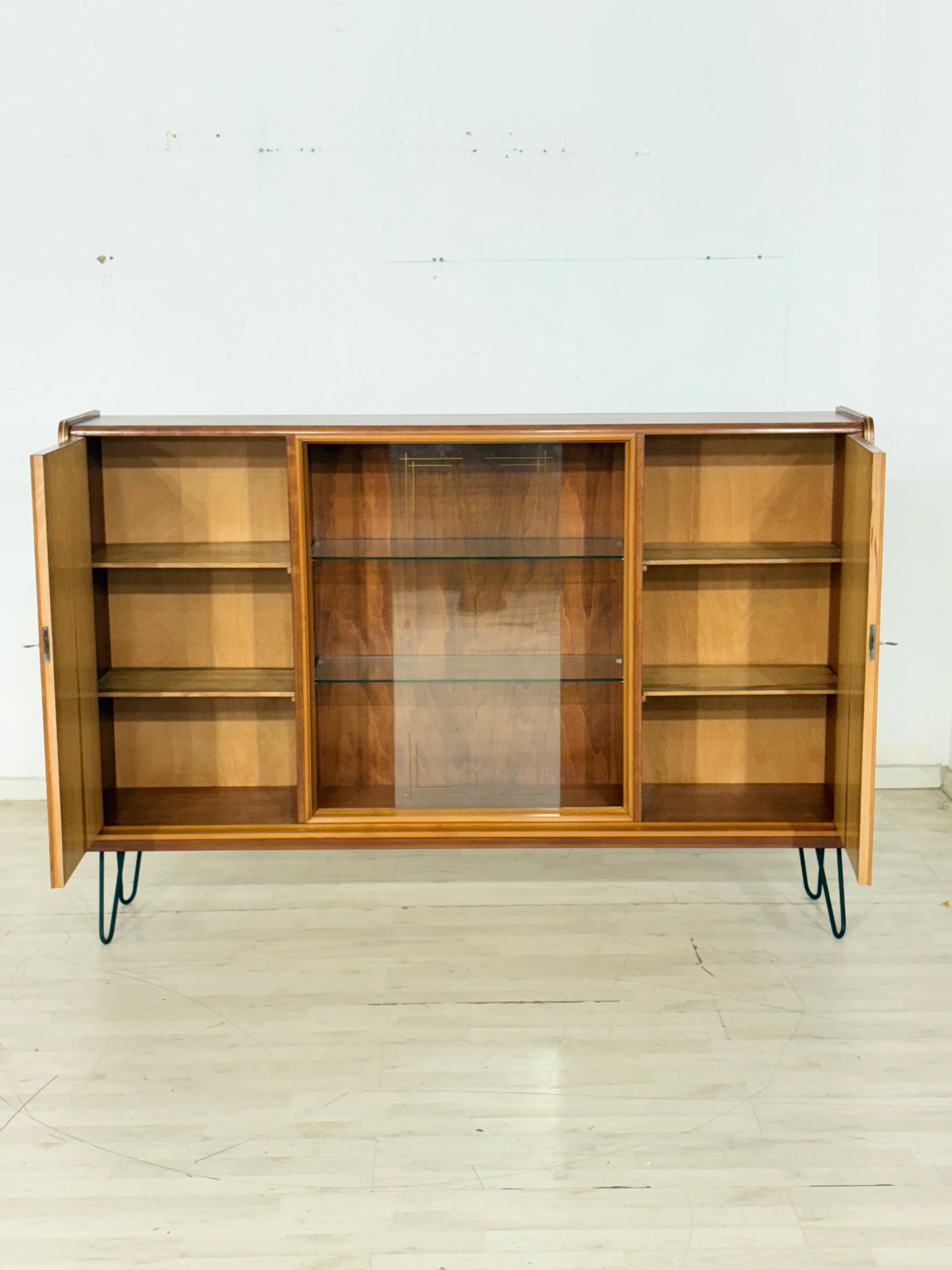 Mid-Century Highboard / Vintag Sideboard / Vitrine / Wohnzimmerschrank – 60er Jahre