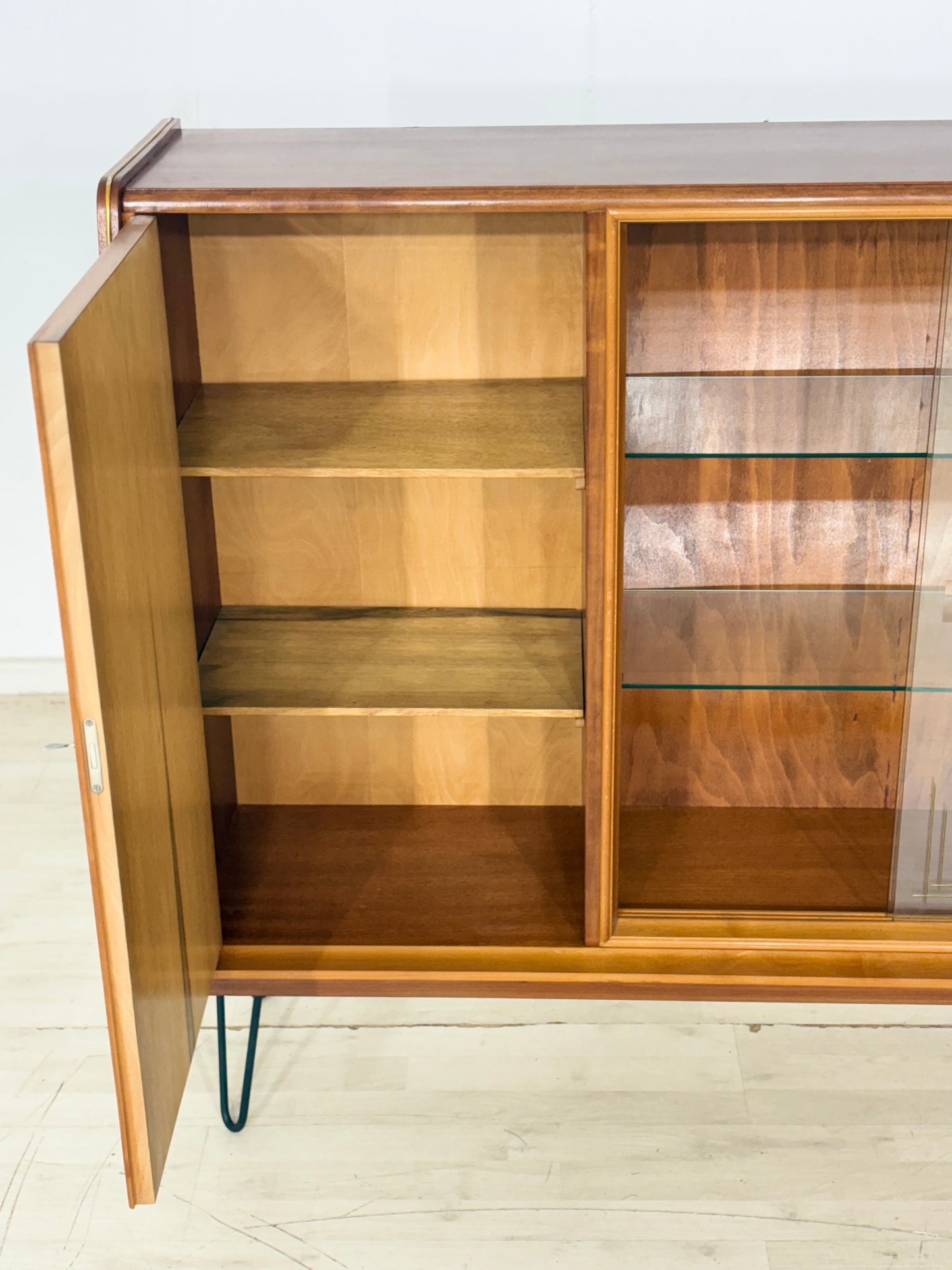 Mid-Century Highboard / Vintag Sideboard / Vitrine / Wohnzimmerschrank – 60er Jahre