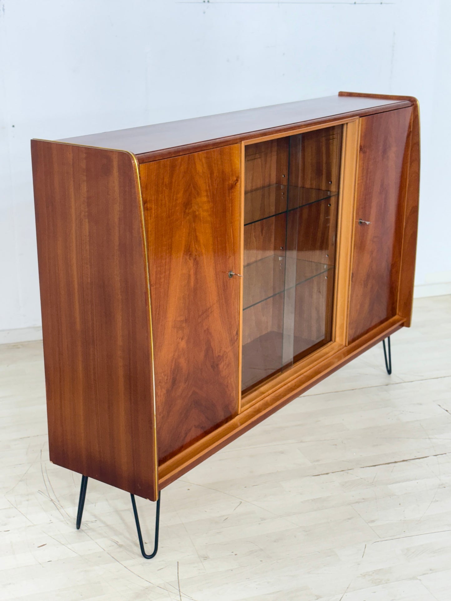 Mid-Century Highboard / Vintag Sideboard / Vitrine / Wohnzimmerschrank – 60er Jahre