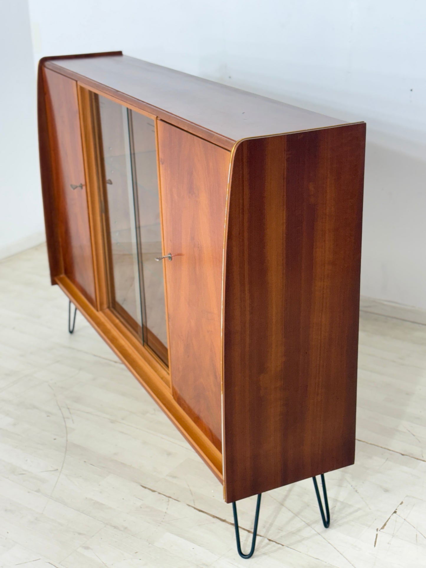 Mid-Century Highboard / Vintag Sideboard / Vitrine / Wohnzimmerschrank – 60er Jahre