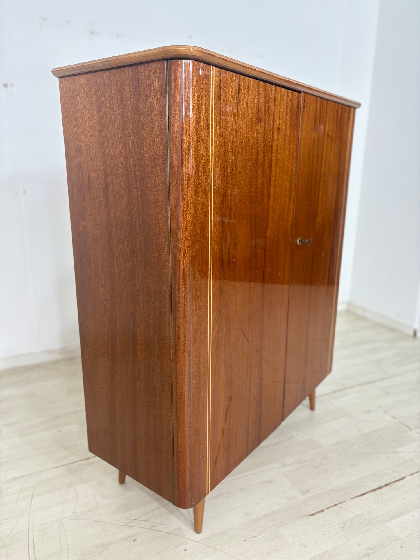Mahagoni Kleiderschrank / Mid Century Kleiderschrank / 60er Jahre Vintage Wäscheschrank