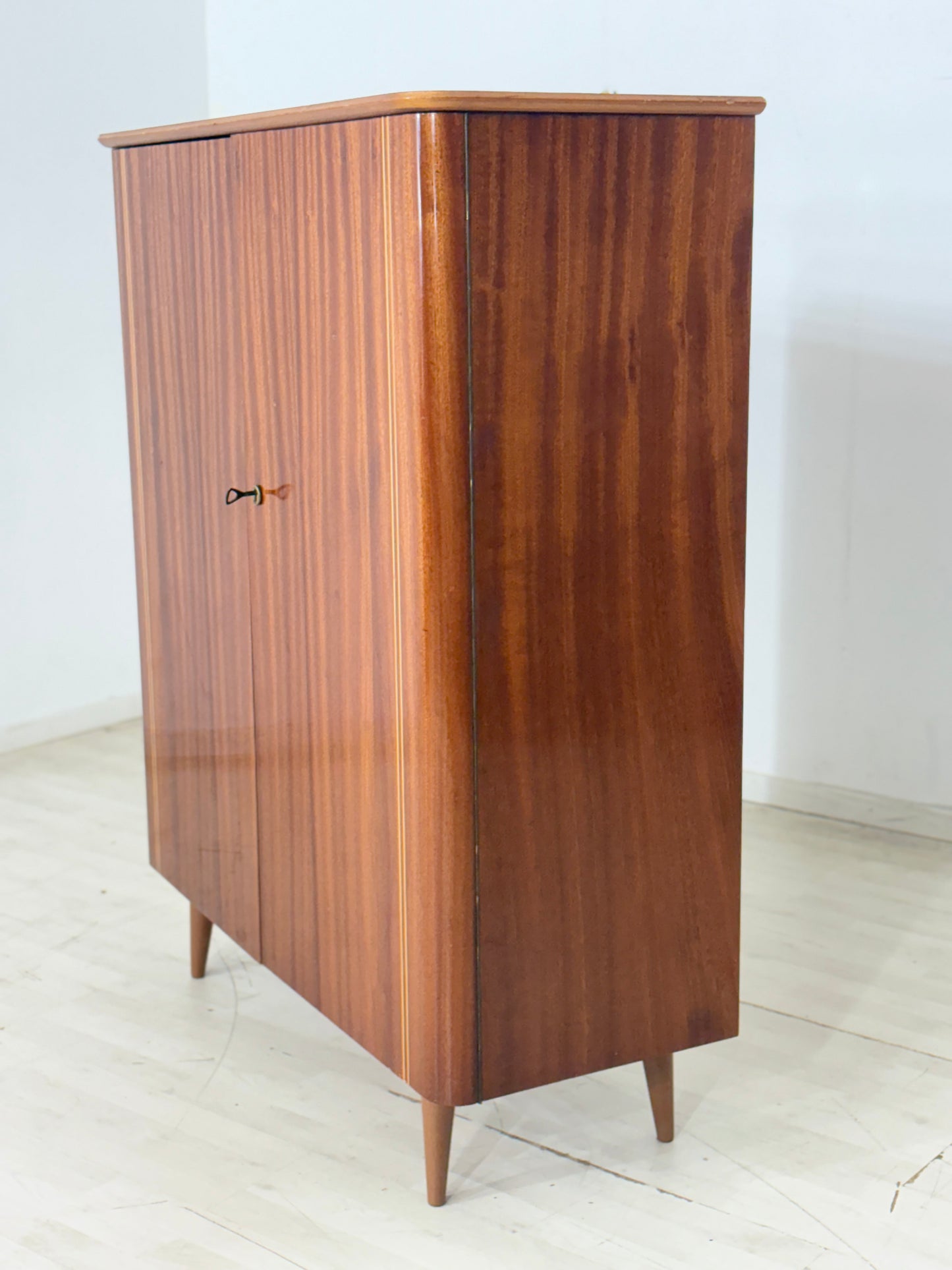 Mahagoni Kleiderschrank / Mid Century Kleiderschrank / 60er Jahre Vintage Wäscheschrank