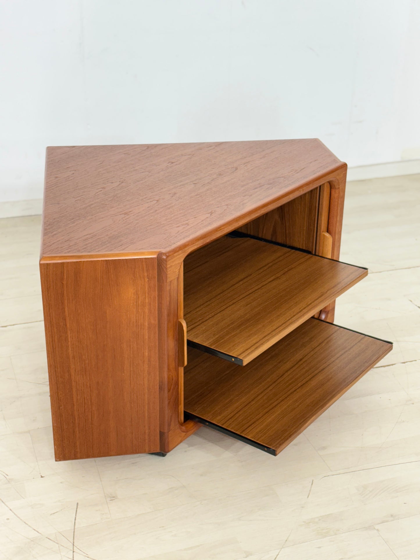 Drylund Teak Kommode / Mid-Century Teak Eck-TV-Board Kommode / Teak Kommode 60er Jahre