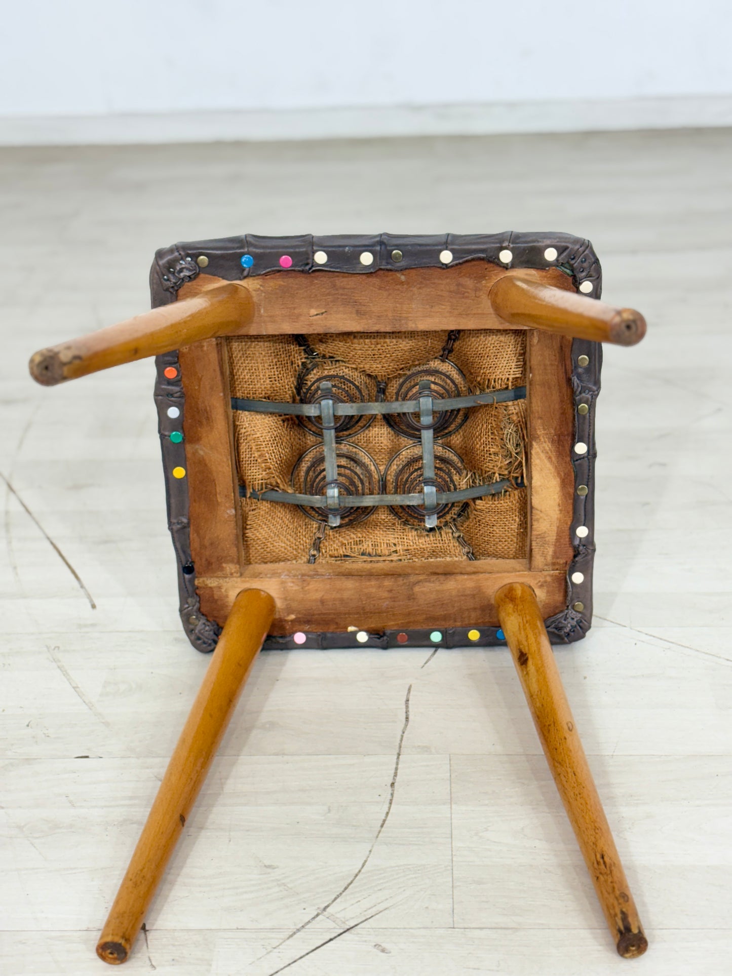 Mid-Century Hocker mit Lederbezug – Vintage Design 60er Jahre