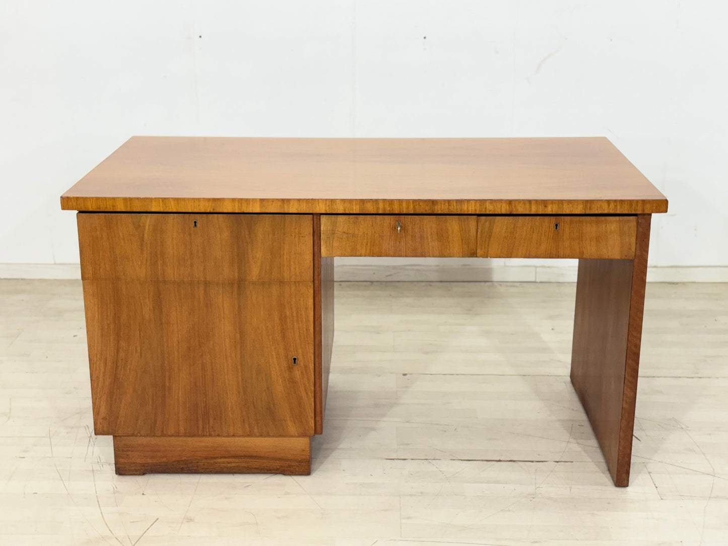 Art Deco Schreibtisch / Vintage Schreibtisch / 1928er Jahre Schreibtisch / Nussbaum Bürotisch
