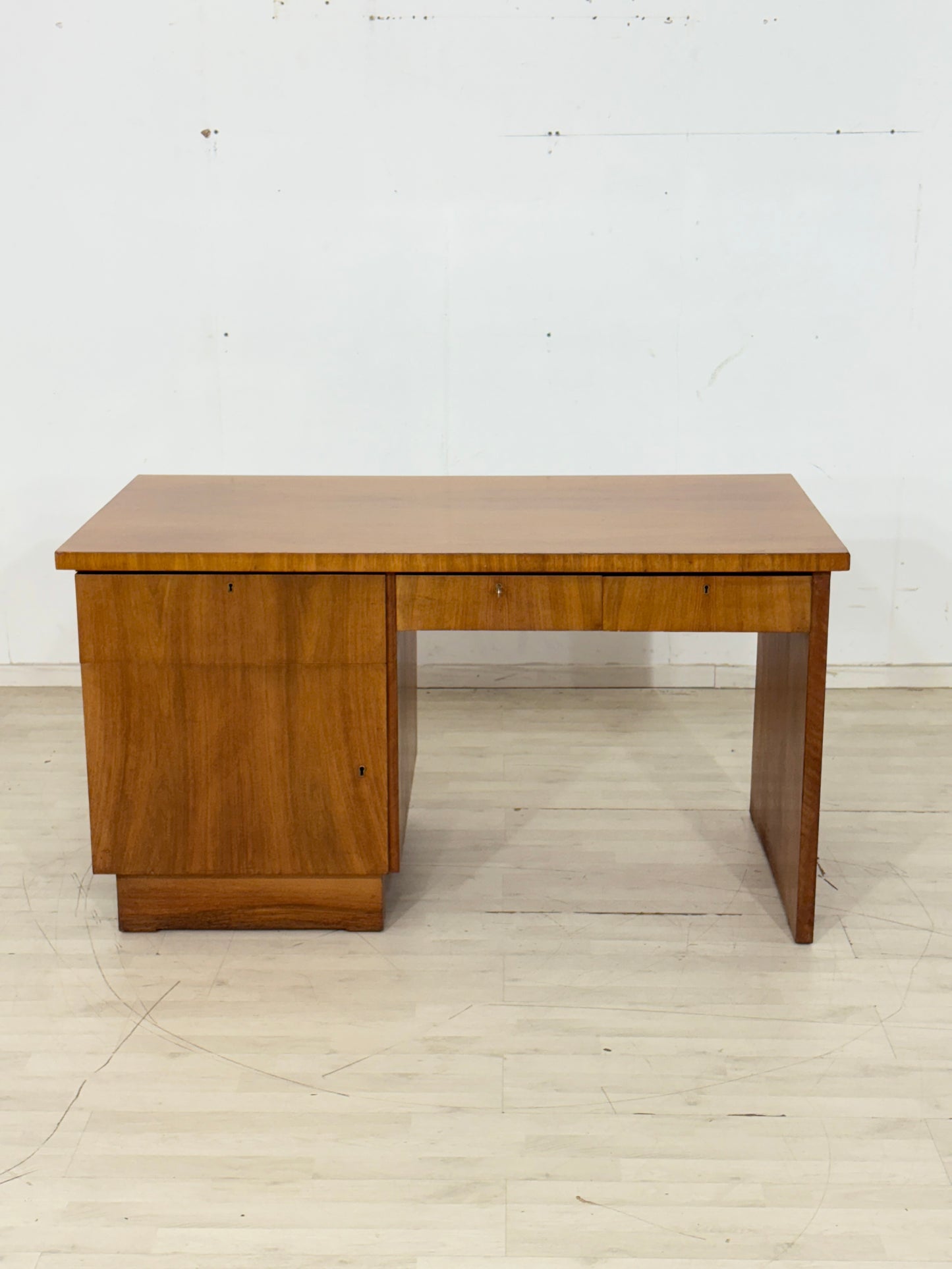 Art Deco Schreibtisch / Vintage Schreibtisch / 1928er Jahre Schreibtisch / Nussbaum Bürotisch