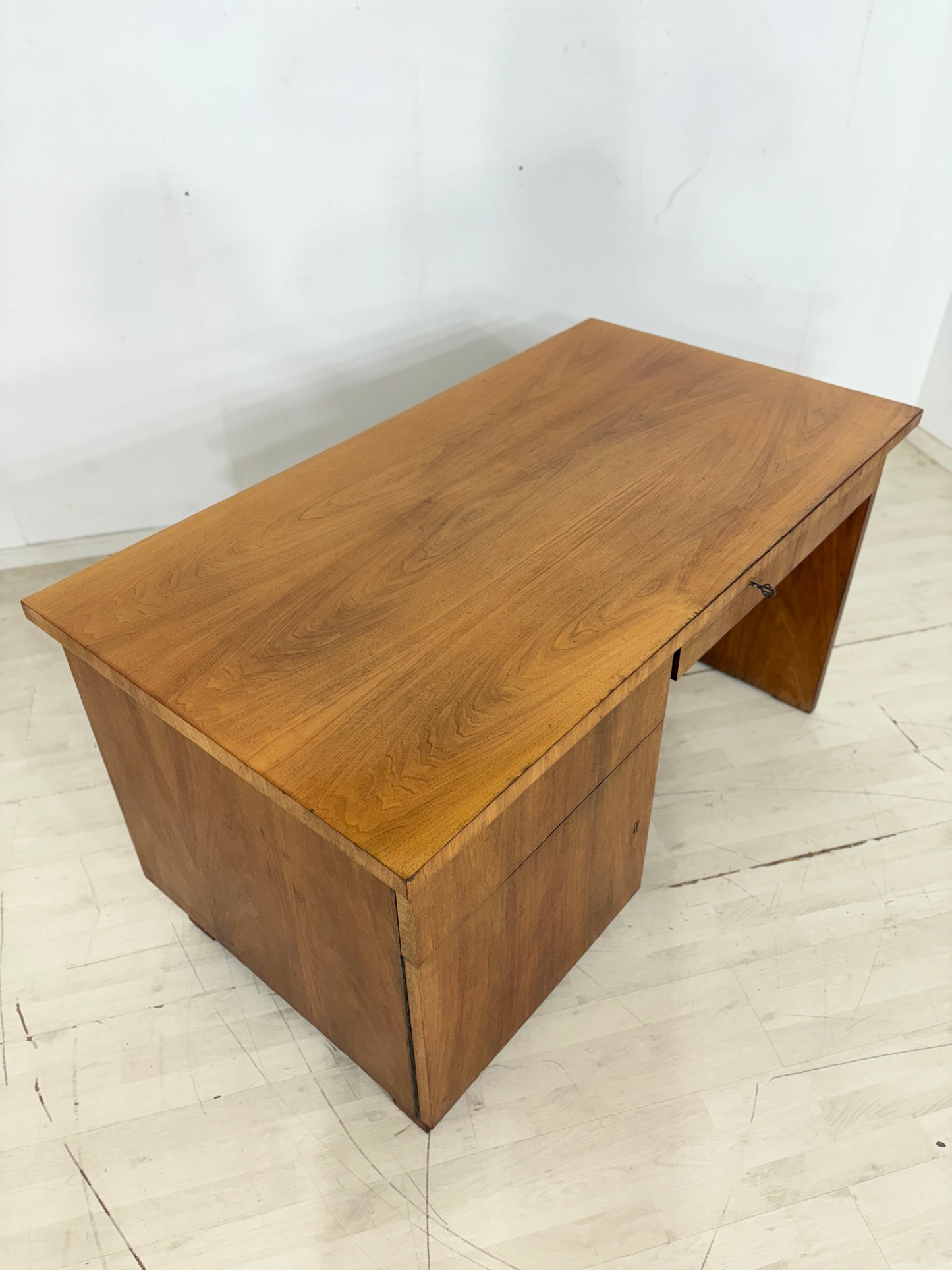 Art Deco Schreibtisch / Vintage Schreibtisch / 1928er Jahre Schreibtisch / Nussbaum Bürotisch