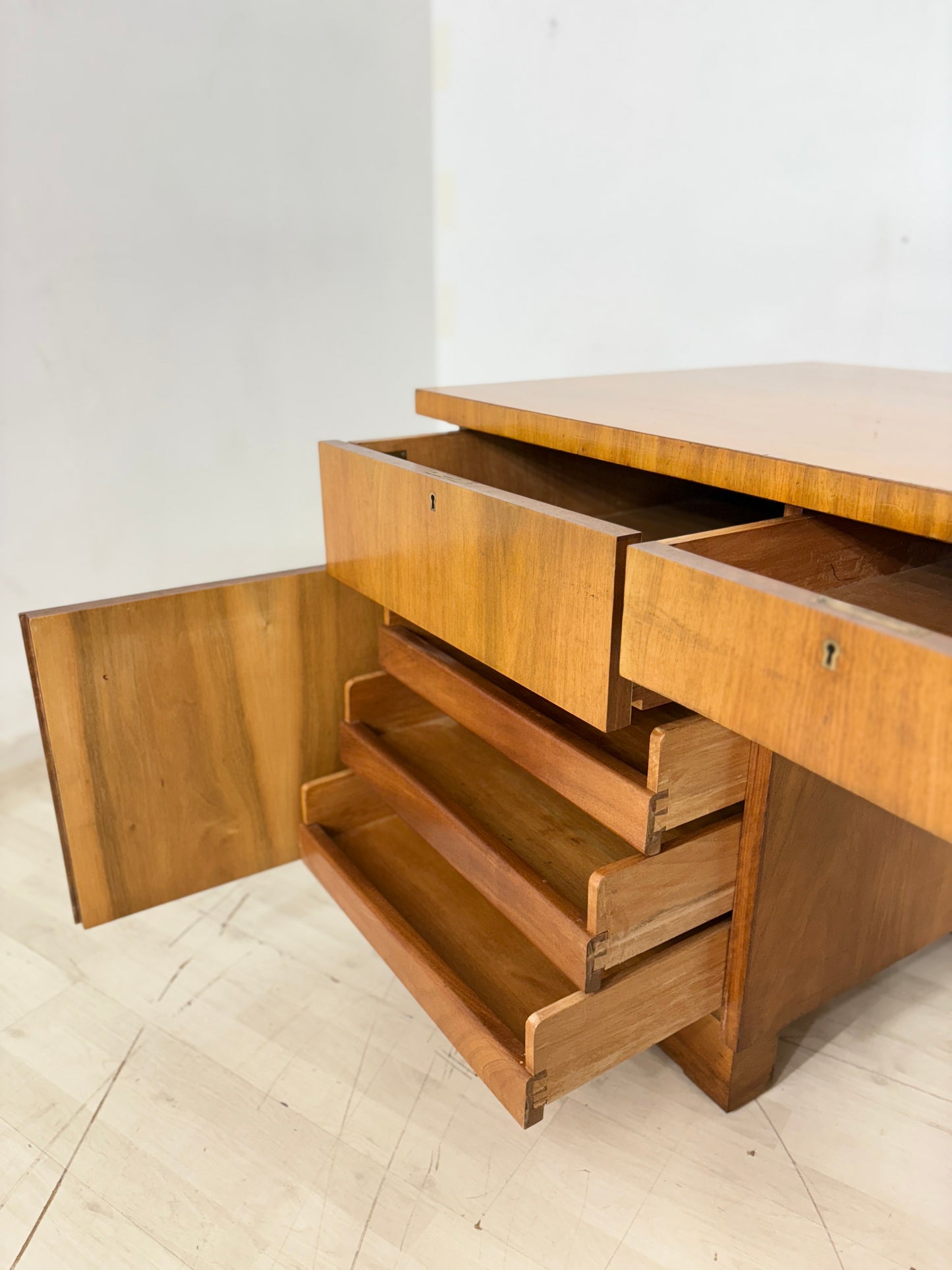 Art Deco Schreibtisch / Vintage Schreibtisch / 1928er Jahre Schreibtisch / Nussbaum Bürotisch