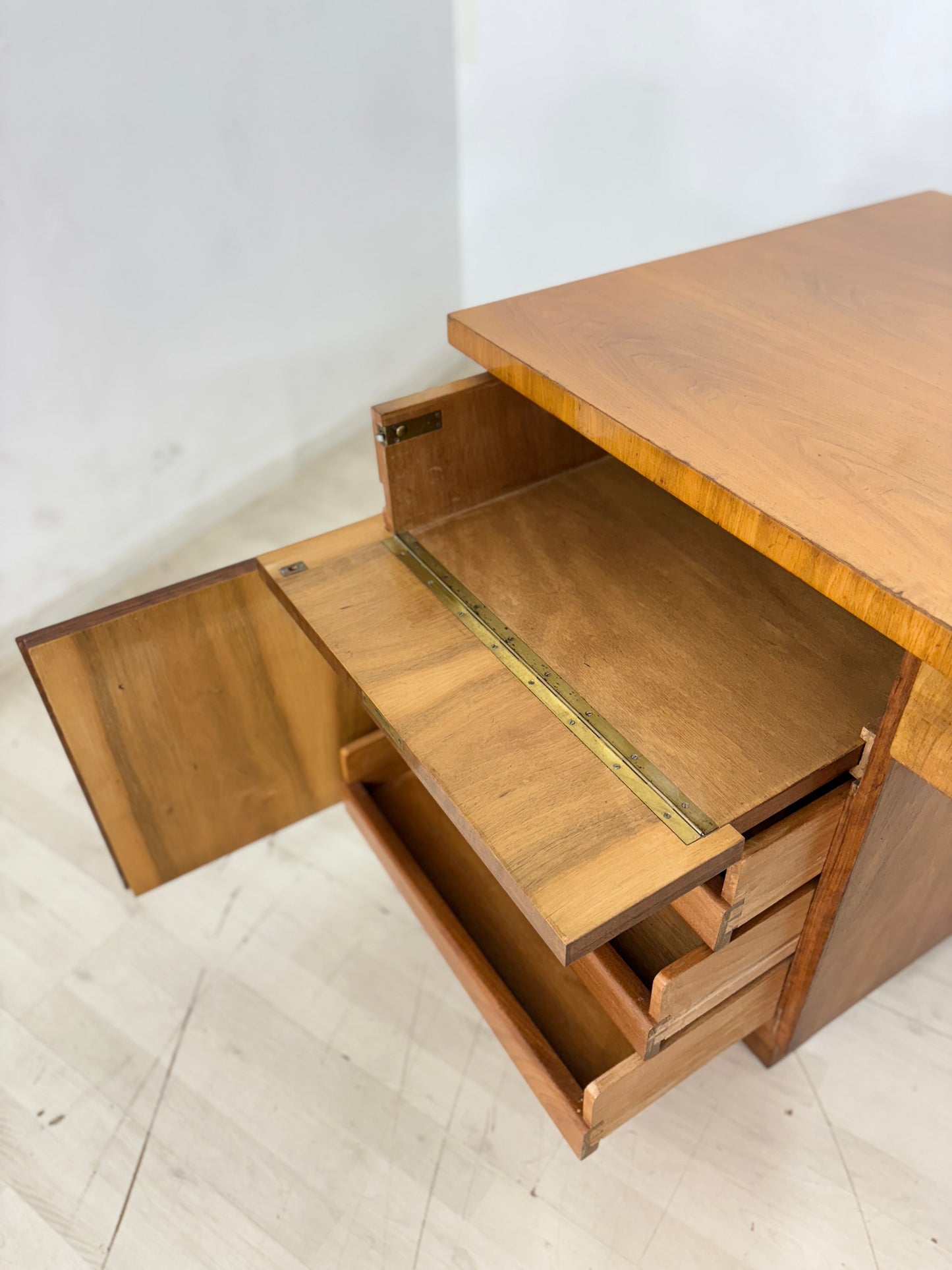 Art Deco Schreibtisch / Vintage Schreibtisch / 1928er Jahre Schreibtisch / Nussbaum Bürotisch