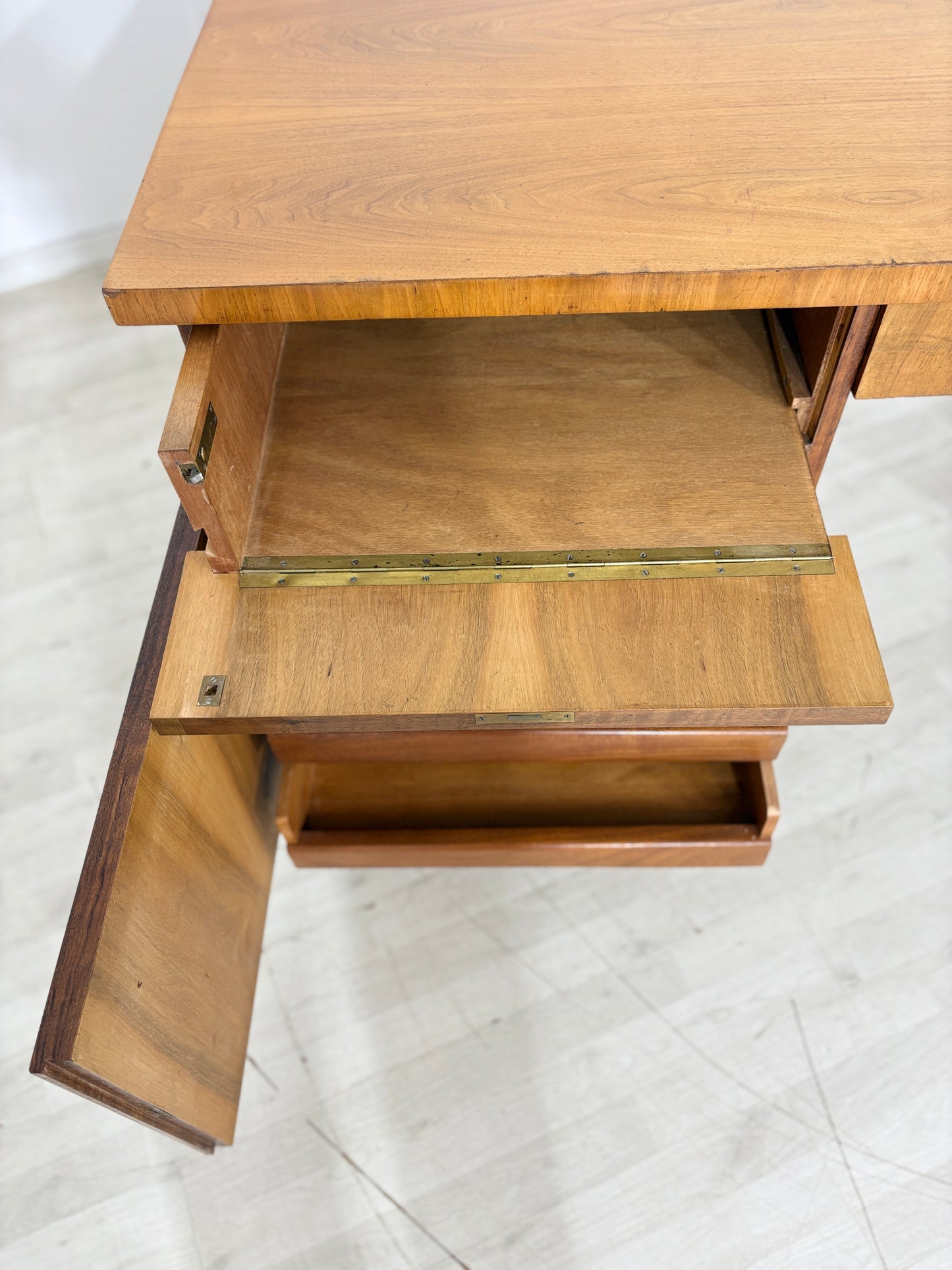 Art Deco Schreibtisch / Vintage Schreibtisch / 1928er Jahre Schreibtisch / Nussbaum Bürotisch