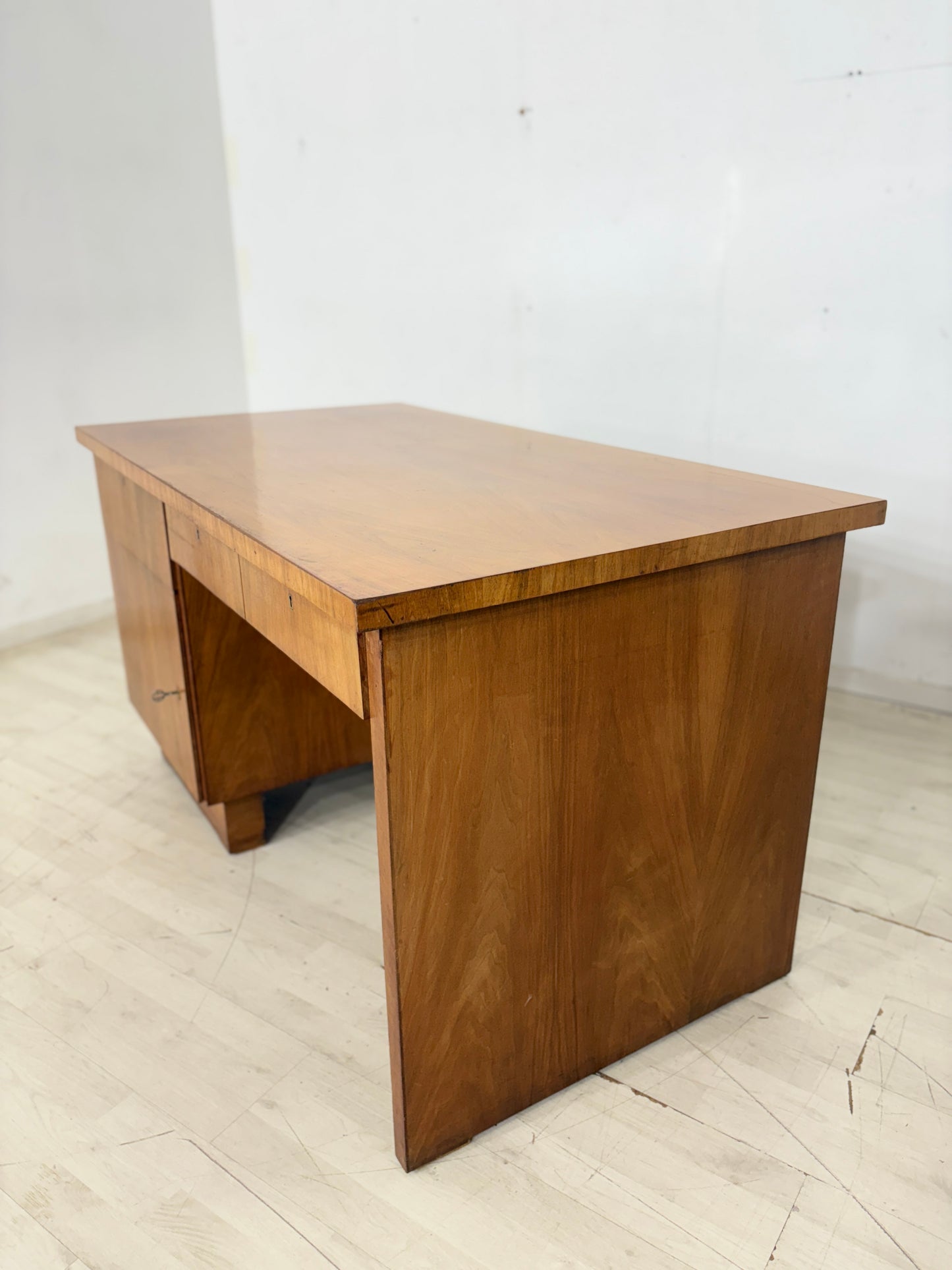 Art Deco Schreibtisch / Vintage Schreibtisch / 1928er Jahre Schreibtisch / Nussbaum Bürotisch