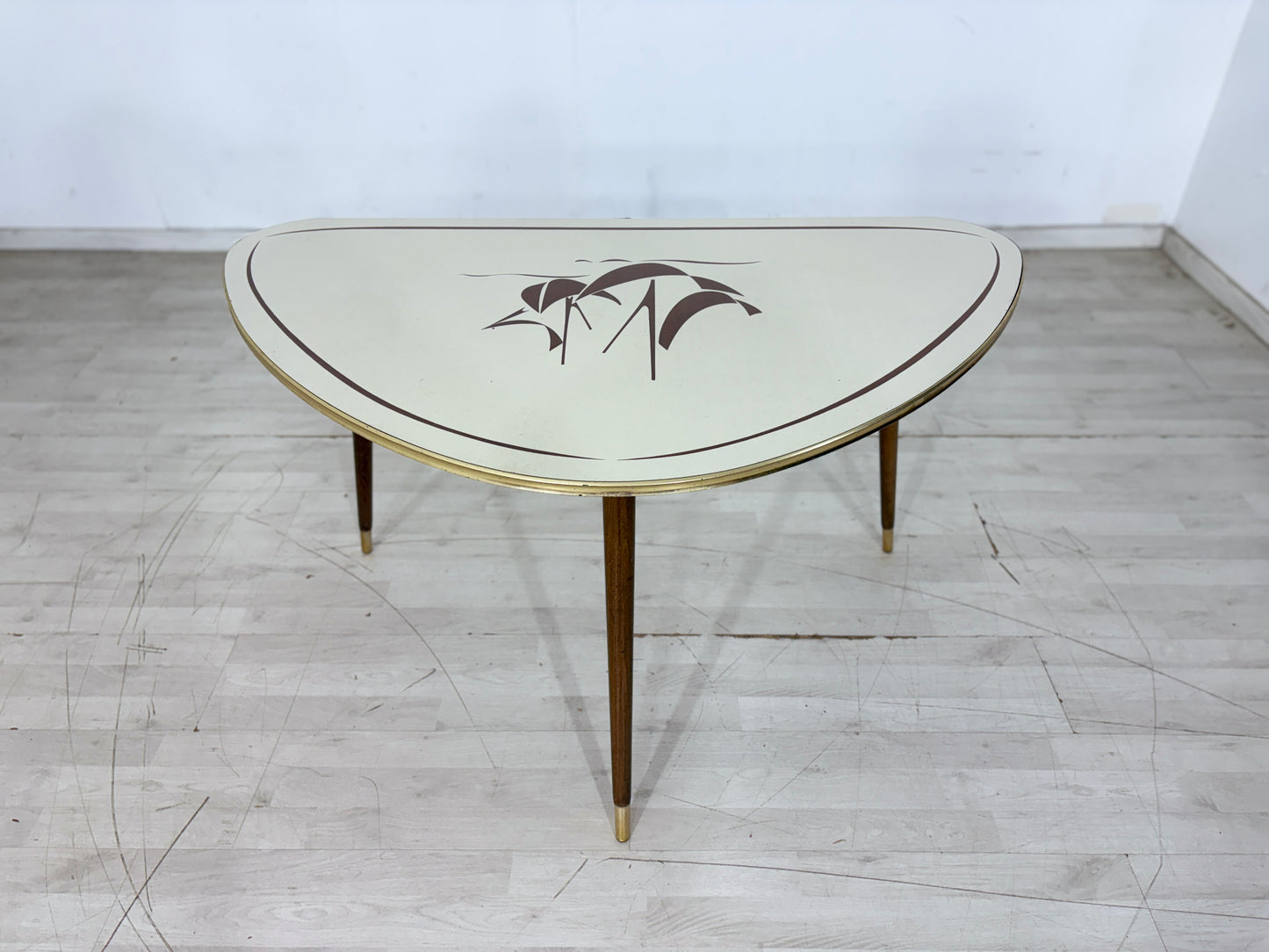 Retro Nierentisch / Couchtisch mit Grafik-Dekor / Vintage Nierentisch / Mid Century Couchtisch