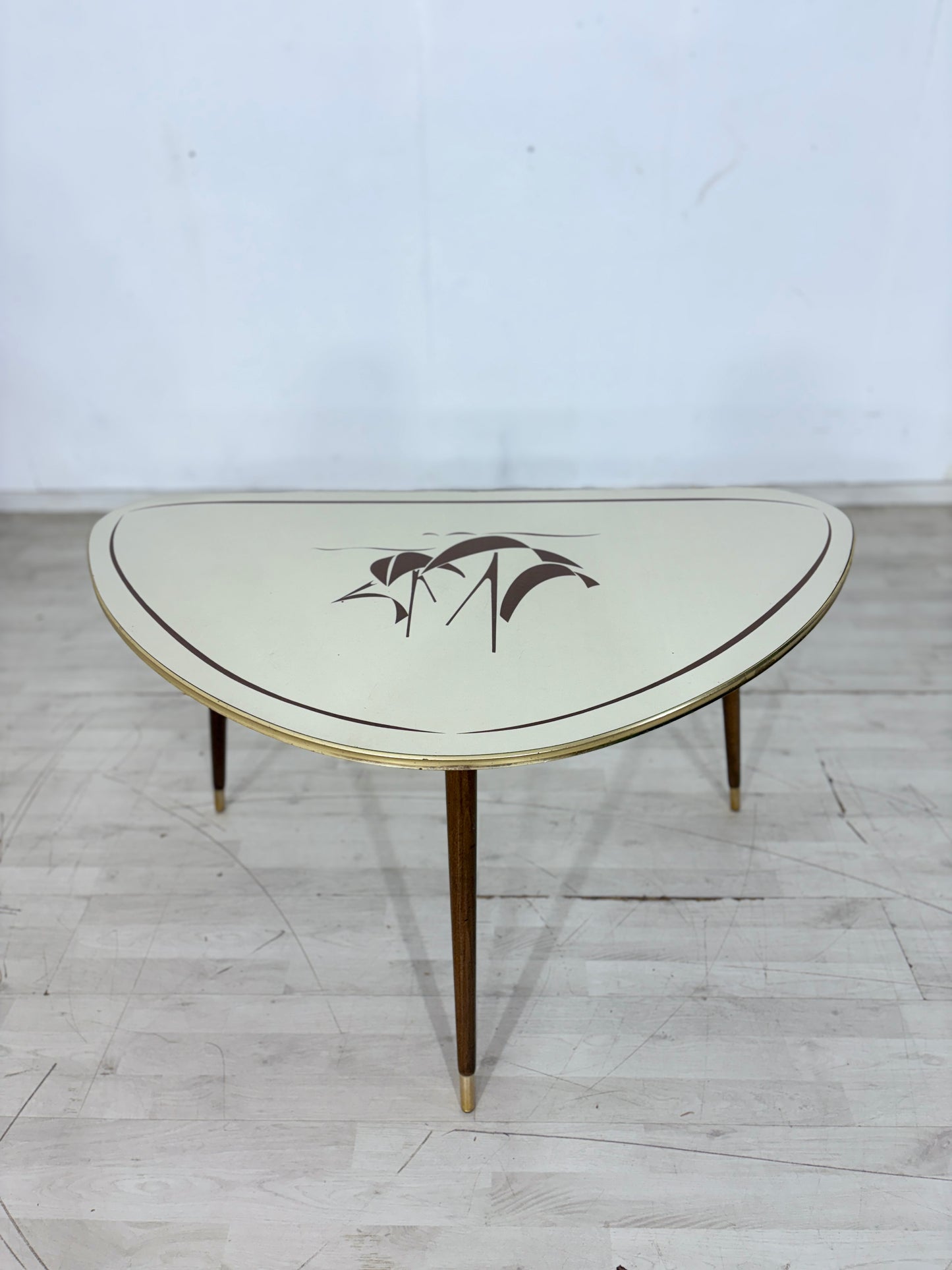 Retro Nierentisch / Couchtisch mit Grafik-Dekor / Vintage Nierentisch / Mid Century Couchtisch