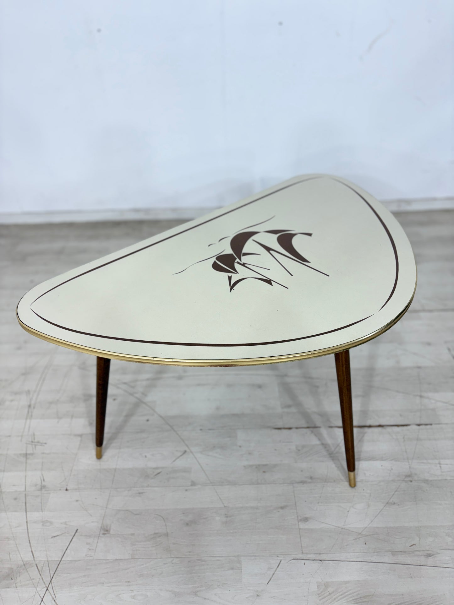 Retro Nierentisch / Couchtisch mit Grafik-Dekor / Vintage Nierentisch / Mid Century Couchtisch