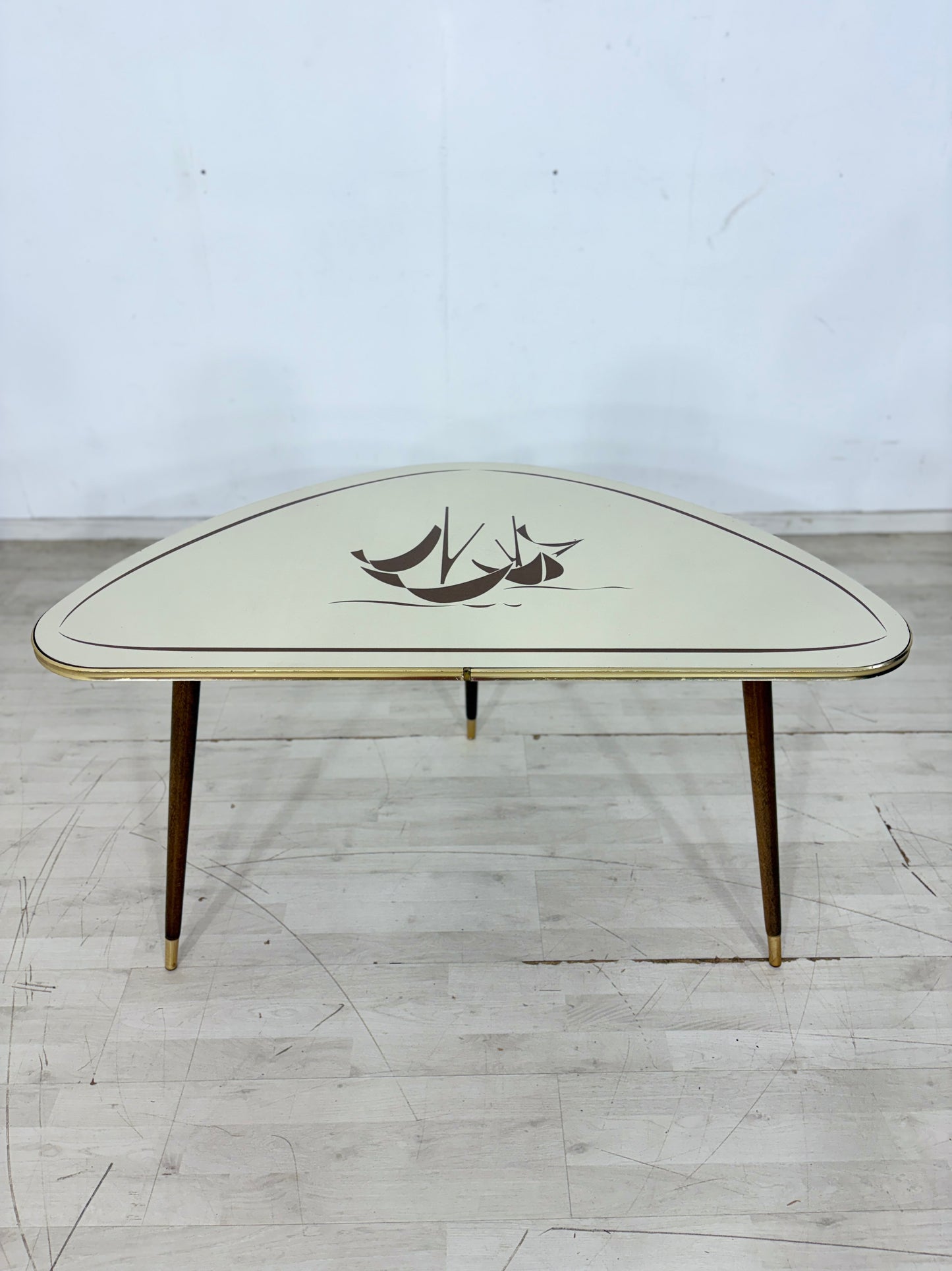 Retro Nierentisch / Couchtisch mit Grafik-Dekor / Vintage Nierentisch / Mid Century Couchtisch