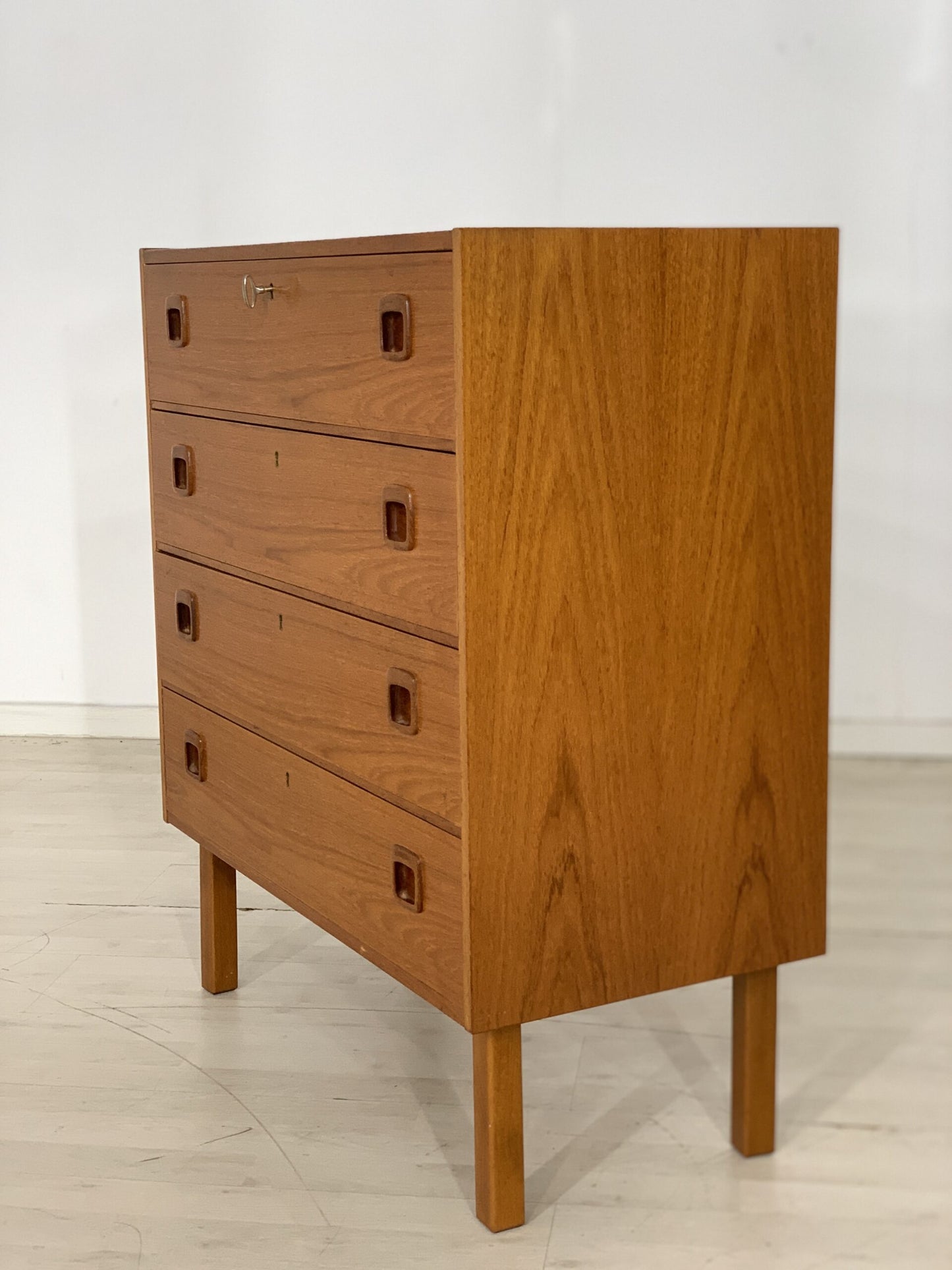 TEAK CHEST OF DRAWERS