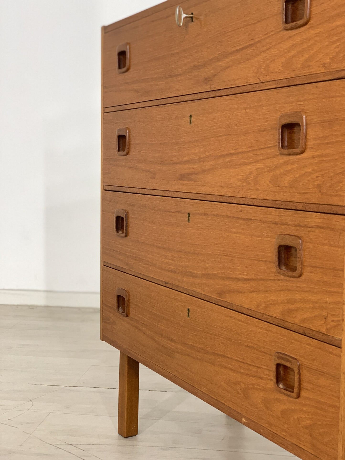 TEAK CHEST OF DRAWERS