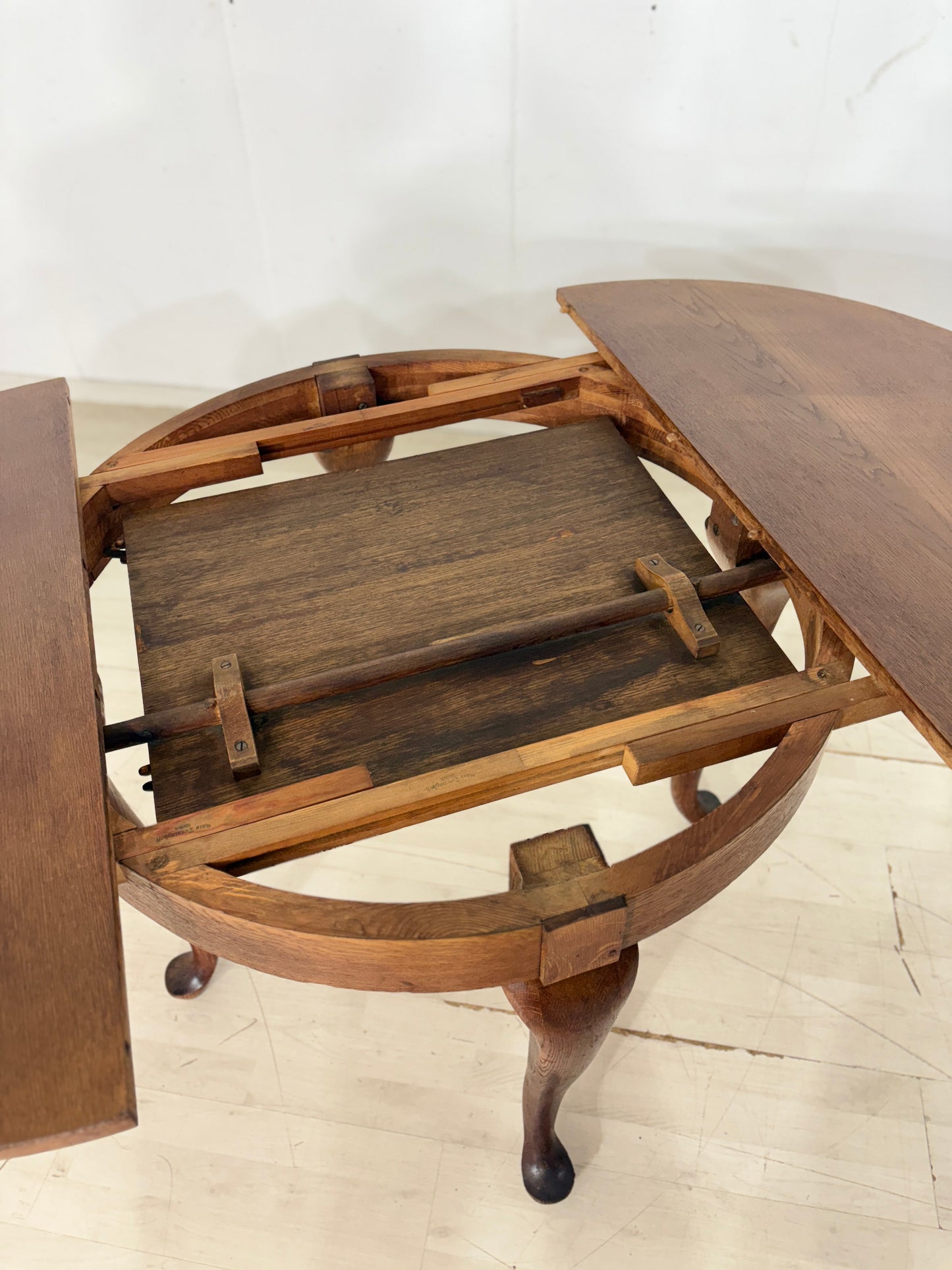 Klassischer Chippendale Esstisch – Runder Ausziehtisch aus massivem Holz mit zeitloser Eleganz