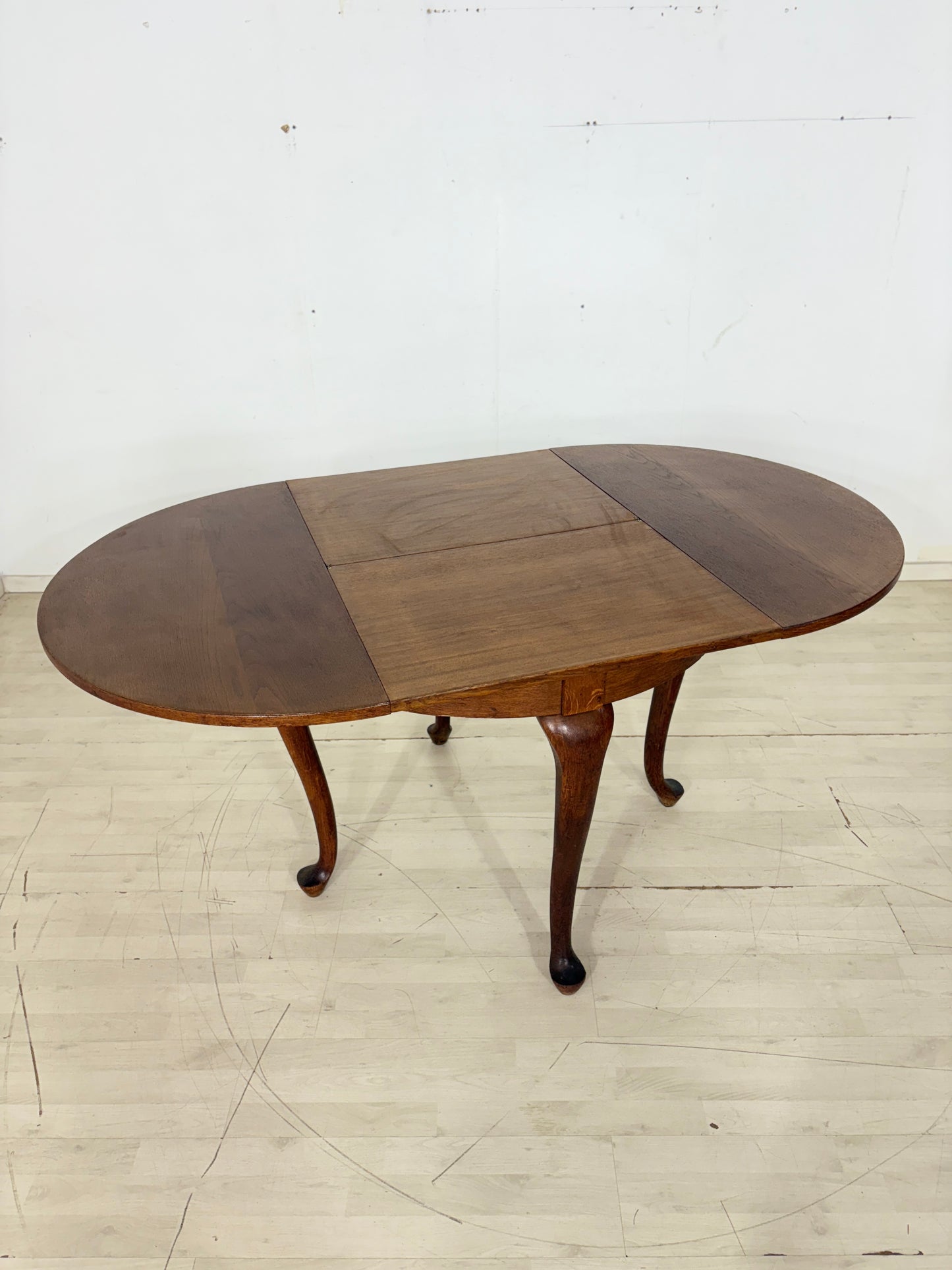 Klassischer Chippendale Esstisch – Runder Ausziehtisch aus massivem Holz mit zeitloser Eleganz