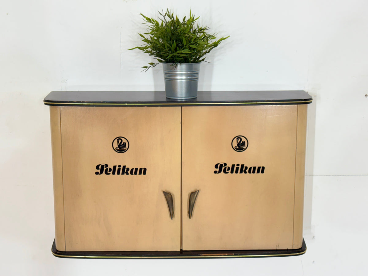 Schöner Vintage Pelikan Hängeschrank Wandschrank Hängevitrine Schrank – Mobiliar Berlin