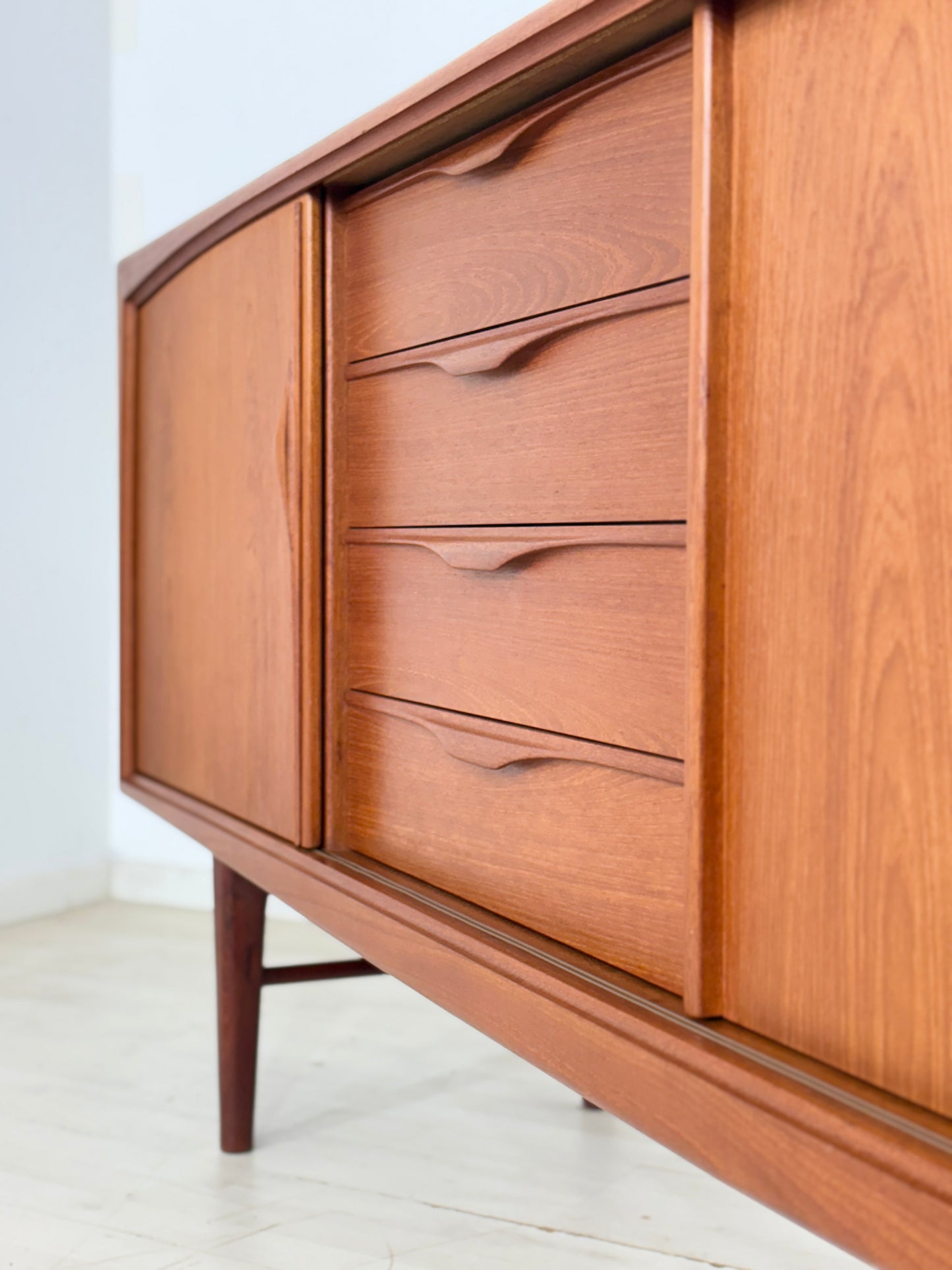 Exquisites Mid-Century Teak Sideboard von Heinrich Riestenpatt – RT Möbel Modell RT272