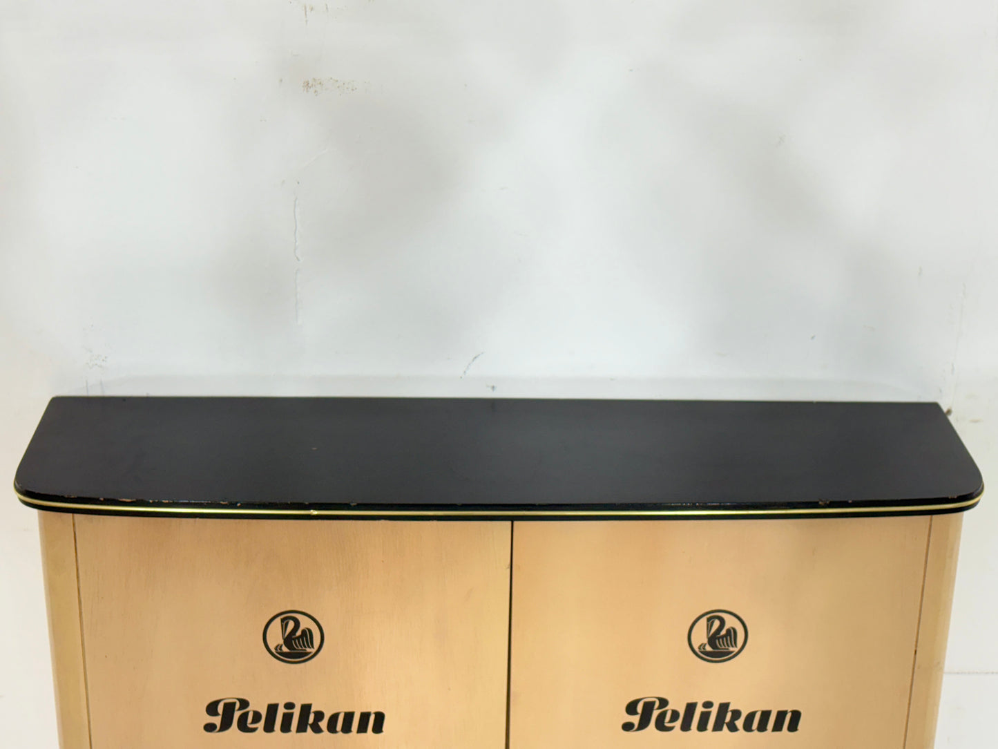 Schöner Vintage Pelikan Hängeschrank Wandschrank Hängevitrine Schrank Mid Century