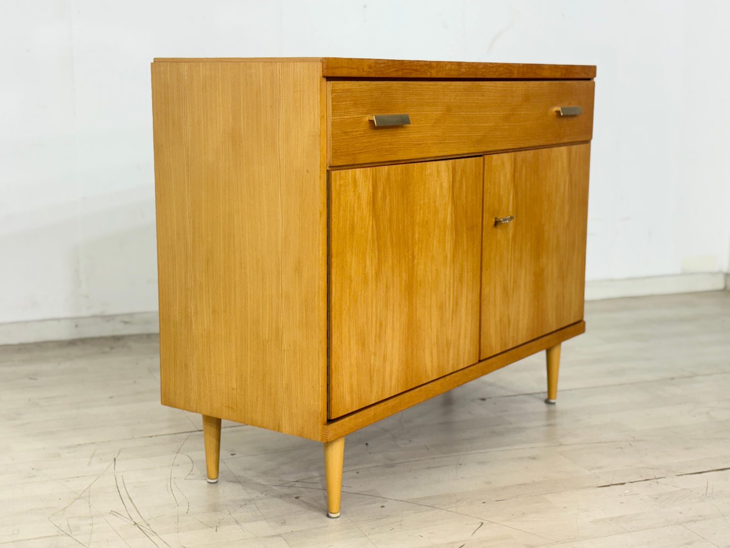 Stilvolle Mid-Century Kommode / Vintage Sideboard / Flurschrank 60er Jahre