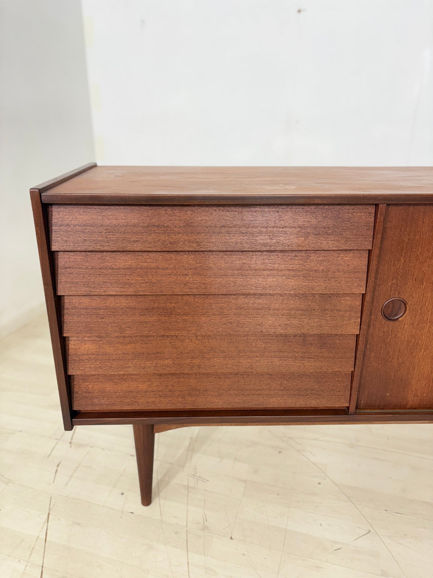 Sehr schöner Mid-Century Sideboard / Teak Sideboard 60er Jahre / Vintage Teak Sideboard