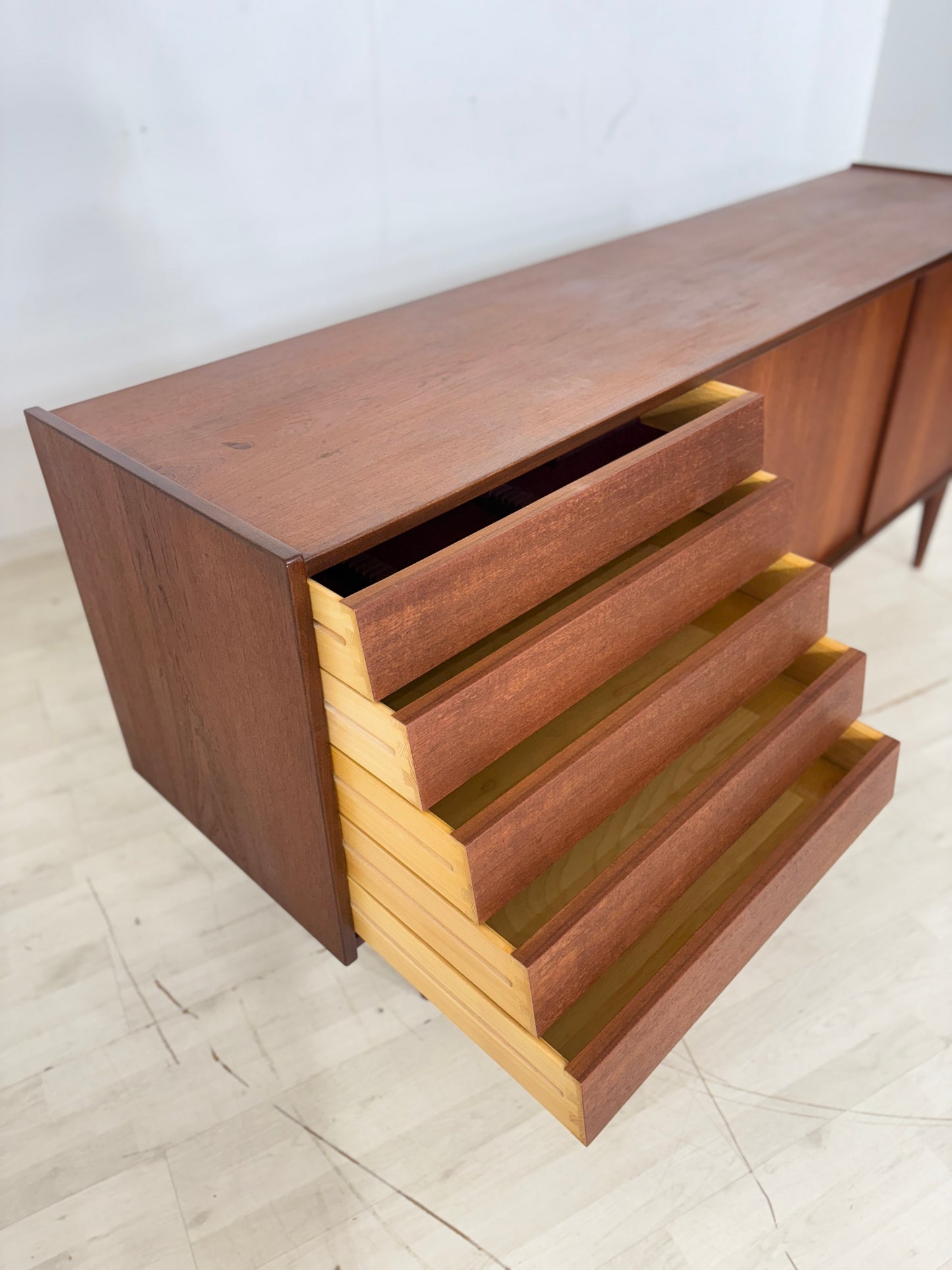 Sehr schöner Mid-Century Sideboard / Teak Sideboard 60er Jahre / Vintage Teak Sideboard