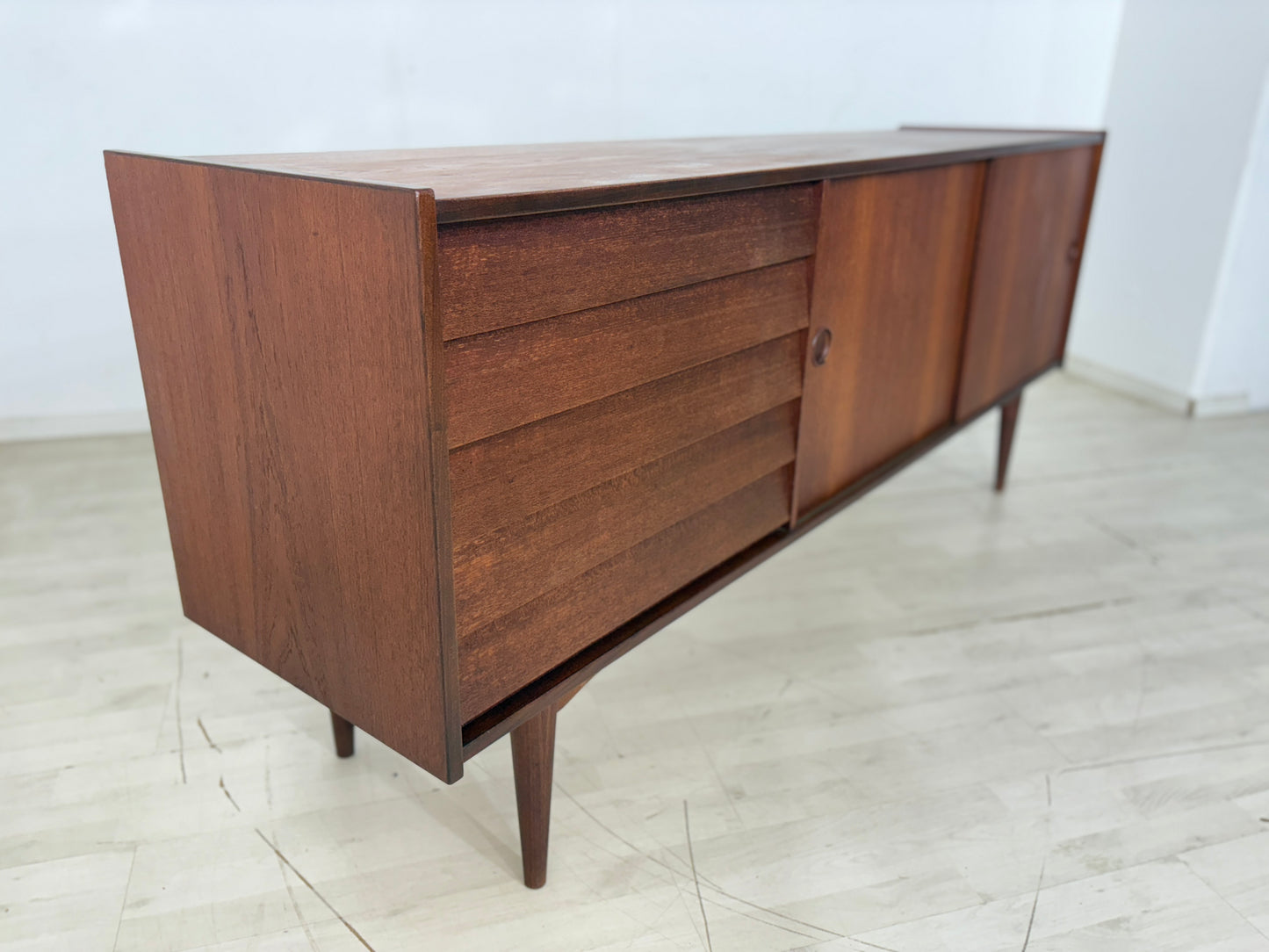 Sehr schöner Mid-Century Sideboard / Teak Sideboard 60er Jahre / Vintage Teak Sideboard