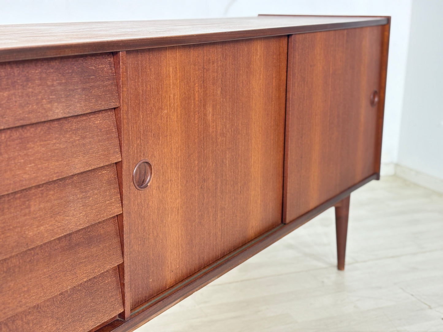 Sehr schöner Mid-Century Sideboard / Teak Sideboard 60er Jahre / Vintage Teak Sideboard