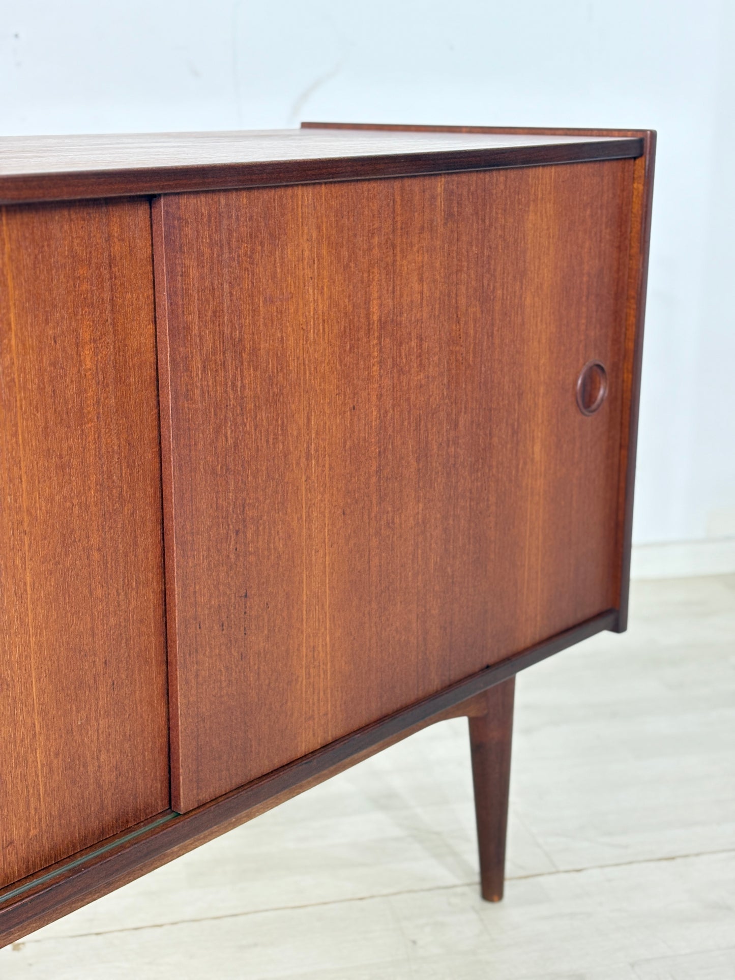Sehr schöner Mid-Century Sideboard / Teak Sideboard 60er Jahre / Vintage Teak Sideboard