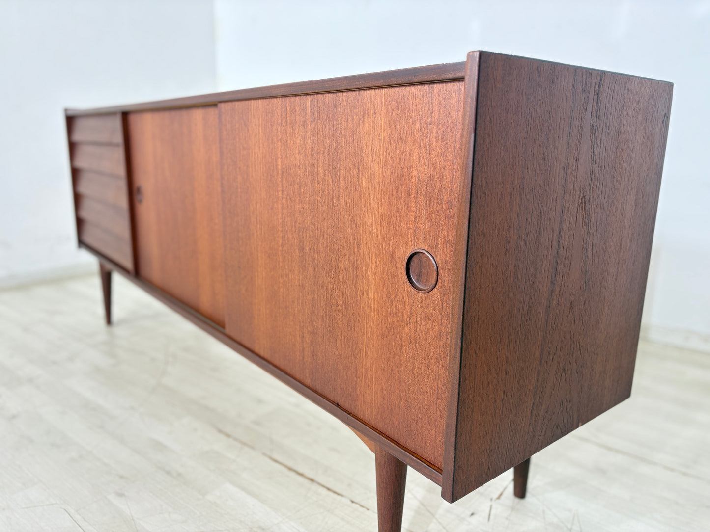 Sehr schöner Mid-Century Sideboard / Teak Sideboard 60er Jahre / Vintage Teak Sideboard