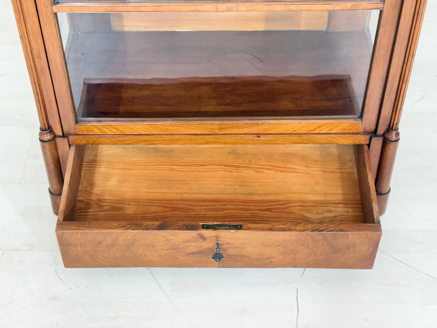 Sehr schöne Biedermeier Vitrine Schrank Vitrinenschrank Wohnzimmerschrank um 1880