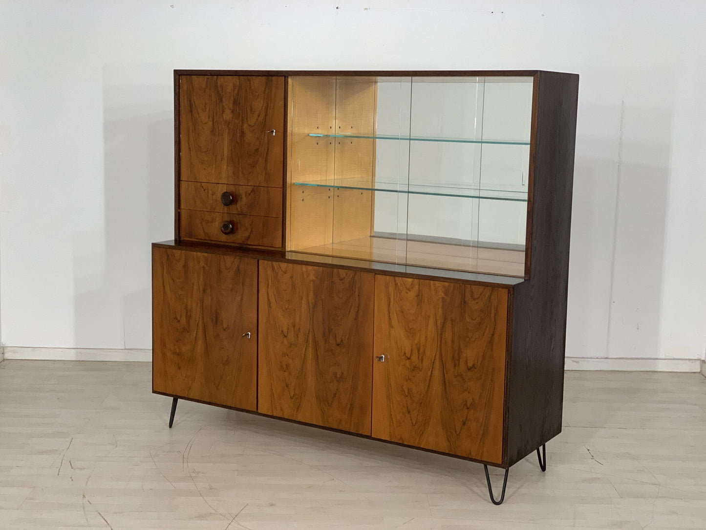 MID CENTURY HIGHBOARD WOHNZIMMERSCHRANK GESCHIRRSCHRANK ANRICHTE VINTAGE