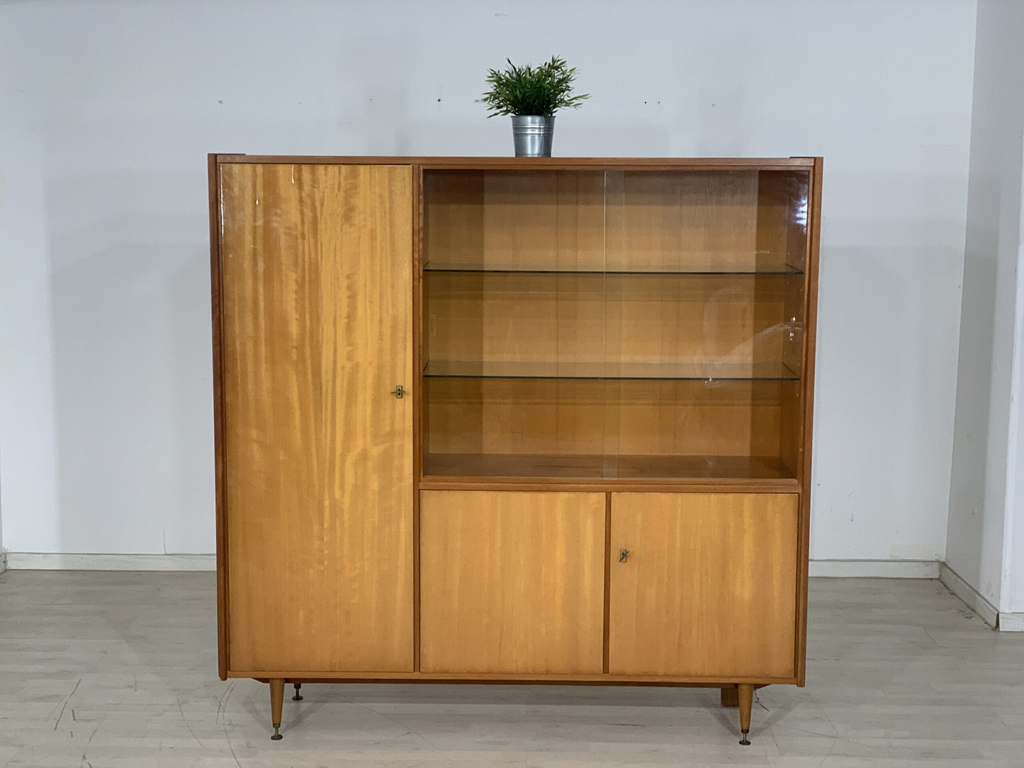 MID CENTURY HIGHBOARD GESCHIRRSCHRANK ANRICHTE SCHRANK VINTAGE