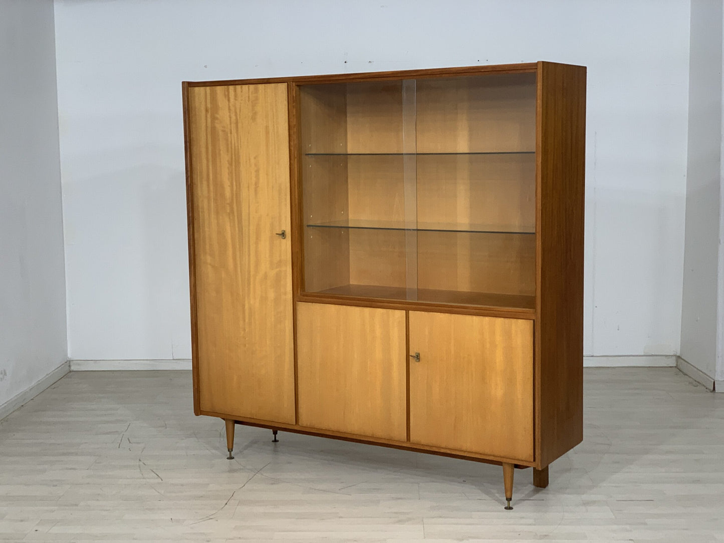 MID CENTURY HIGHBOARD GESCHIRRSCHRANK ANRICHTE SCHRANK VINTAGE