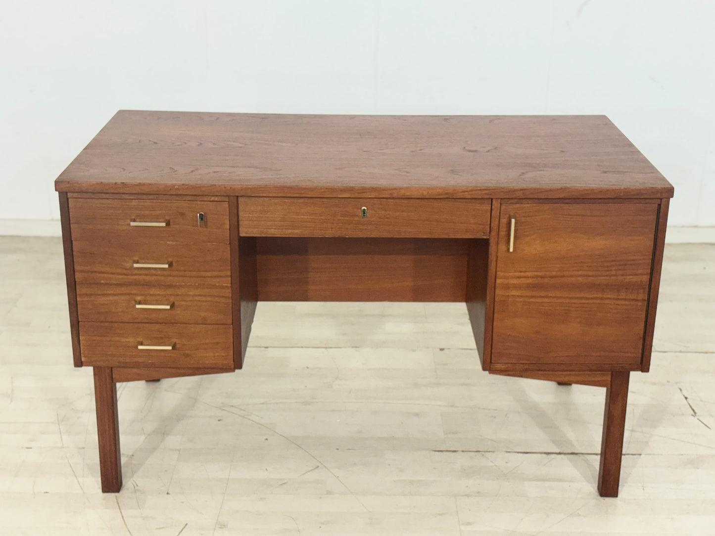 Mid Century Bürotisch / Danish Teak Schreibtisch / Vintage Schreibtisch / 60er Jahre Bürotisch