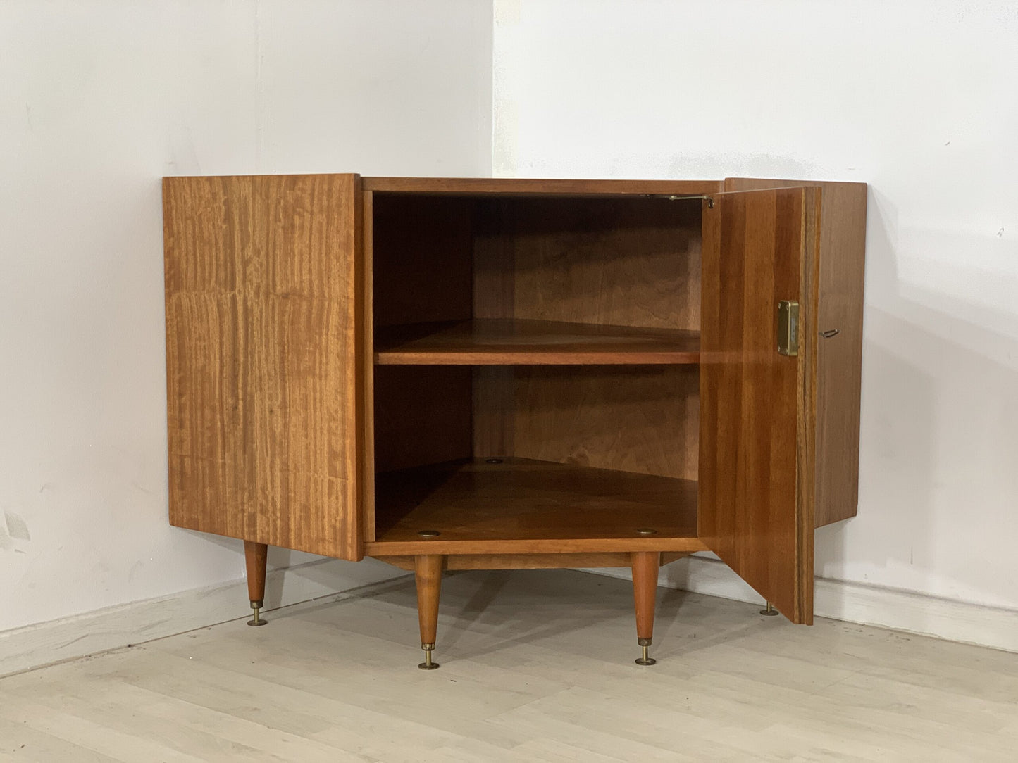 MID CENTURY ECKSCHRANK SCHRANK ANRICHTE VINTAGE